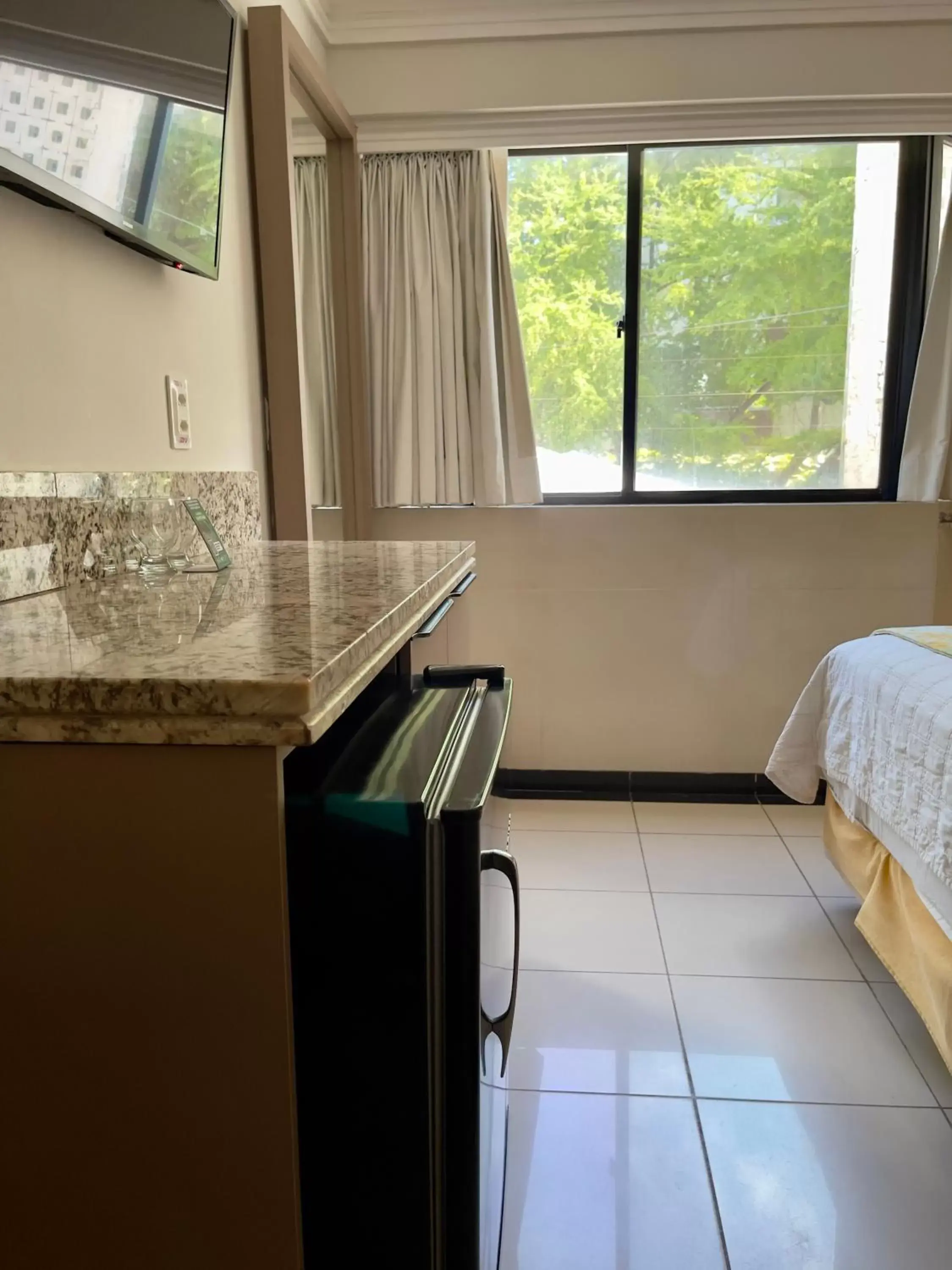 Bedroom, TV/Entertainment Center in Atlântico Praia Hotel