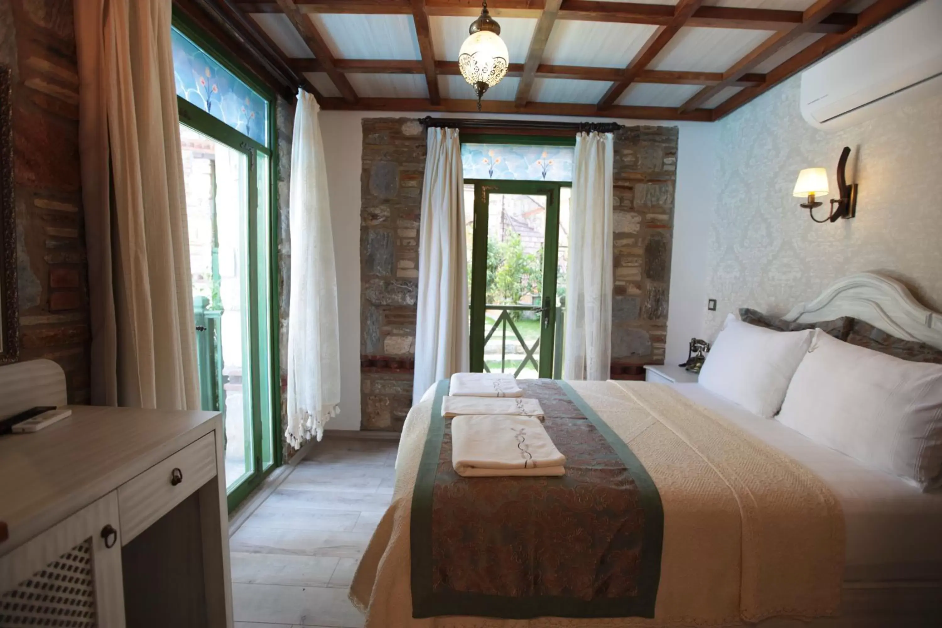 Bed in Celsus Boutique Hotel