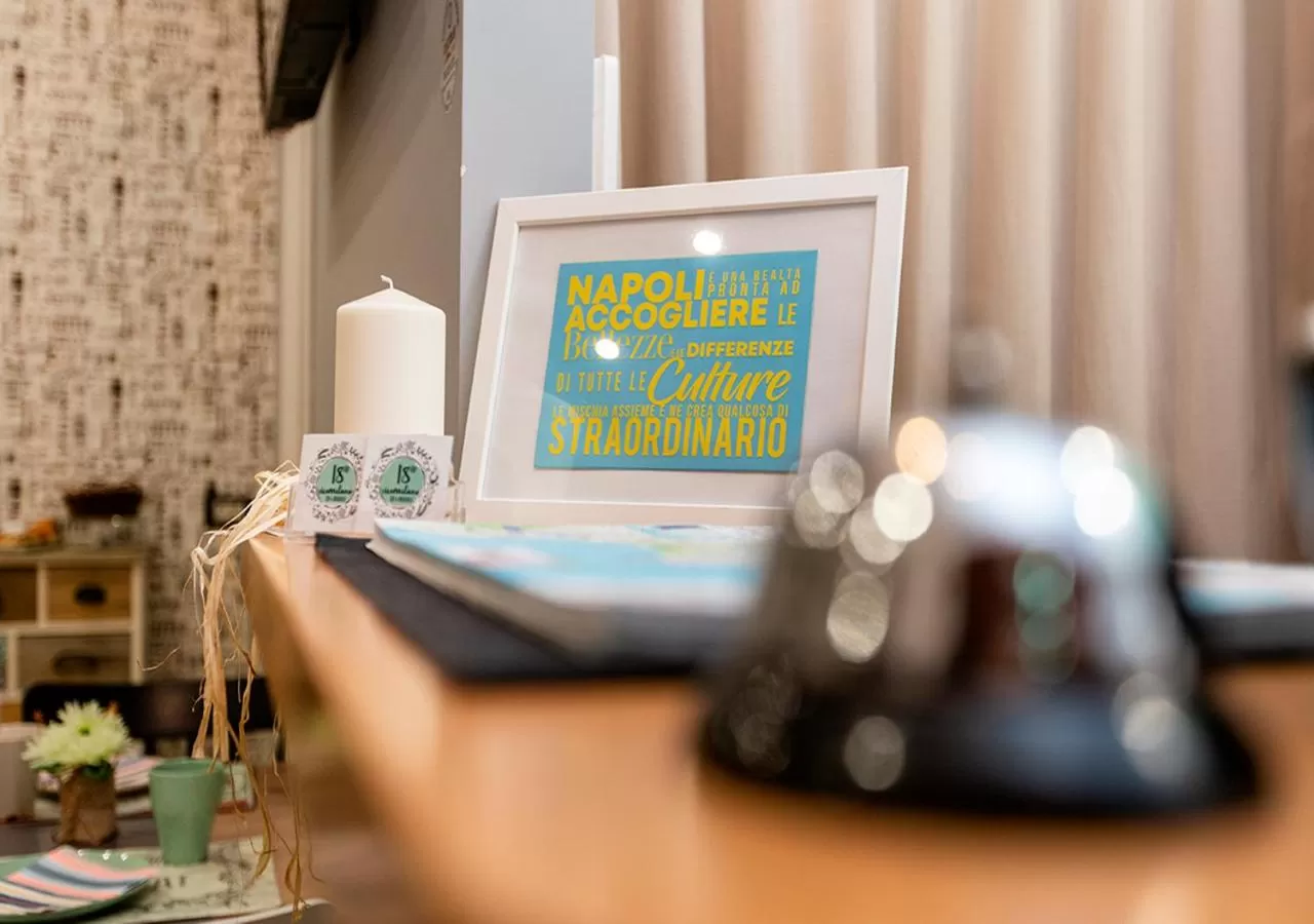 Communal lounge/ TV room, TV/Entertainment Center in B&B Vico Milano 18