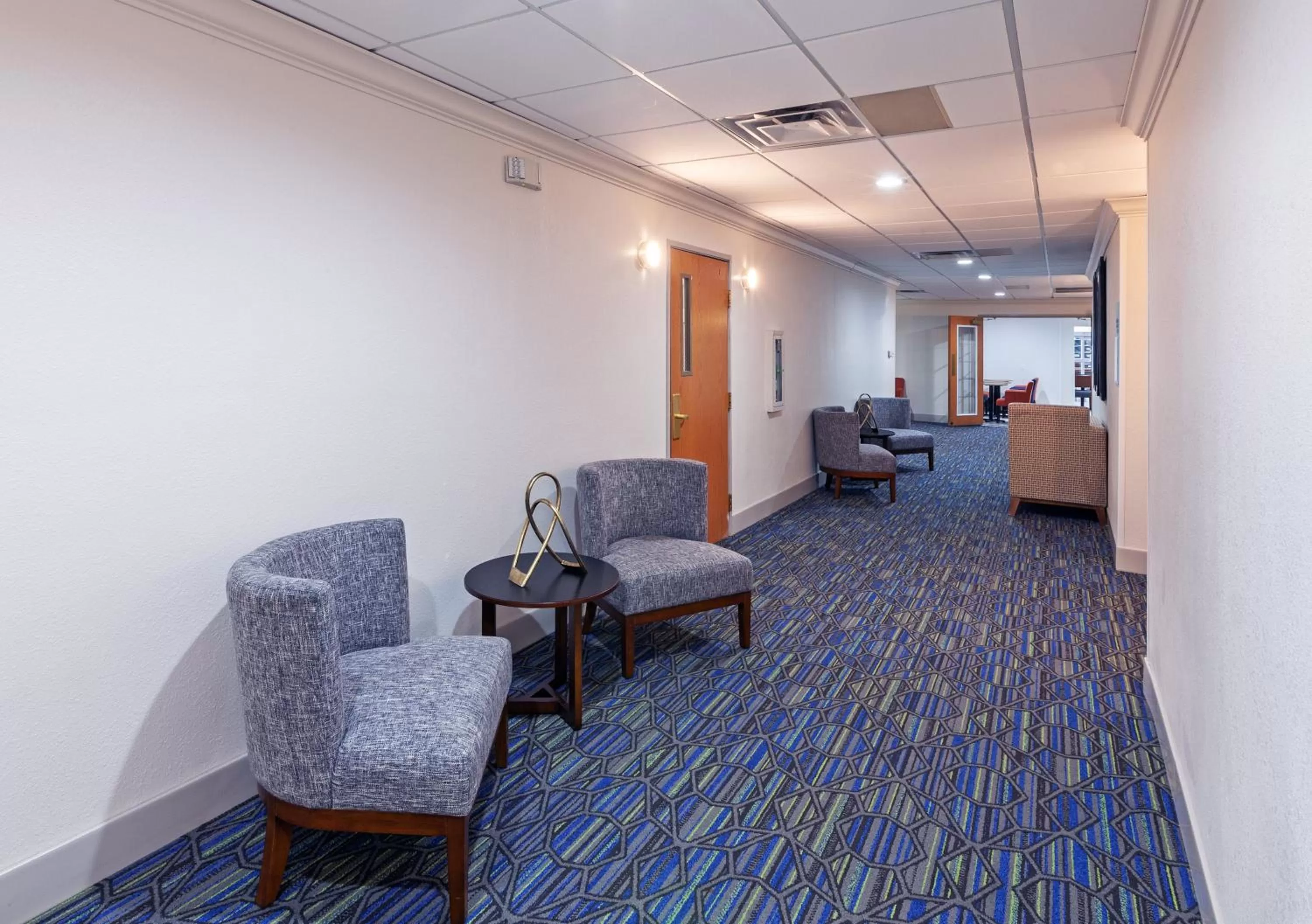 Meeting/conference room in Holiday Inn Express Hotel and Suites Jenks by IHG