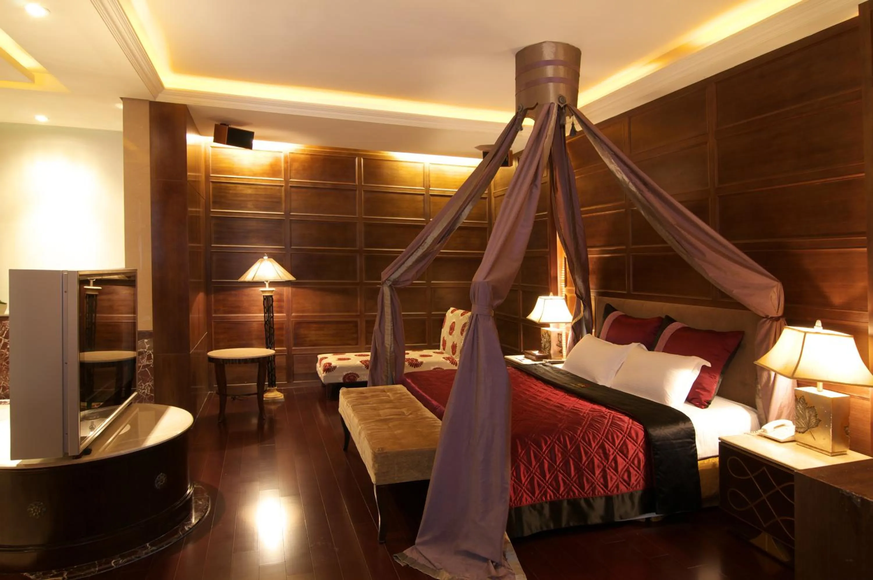 Photo of the whole room, Bed in Dongfeng Motel