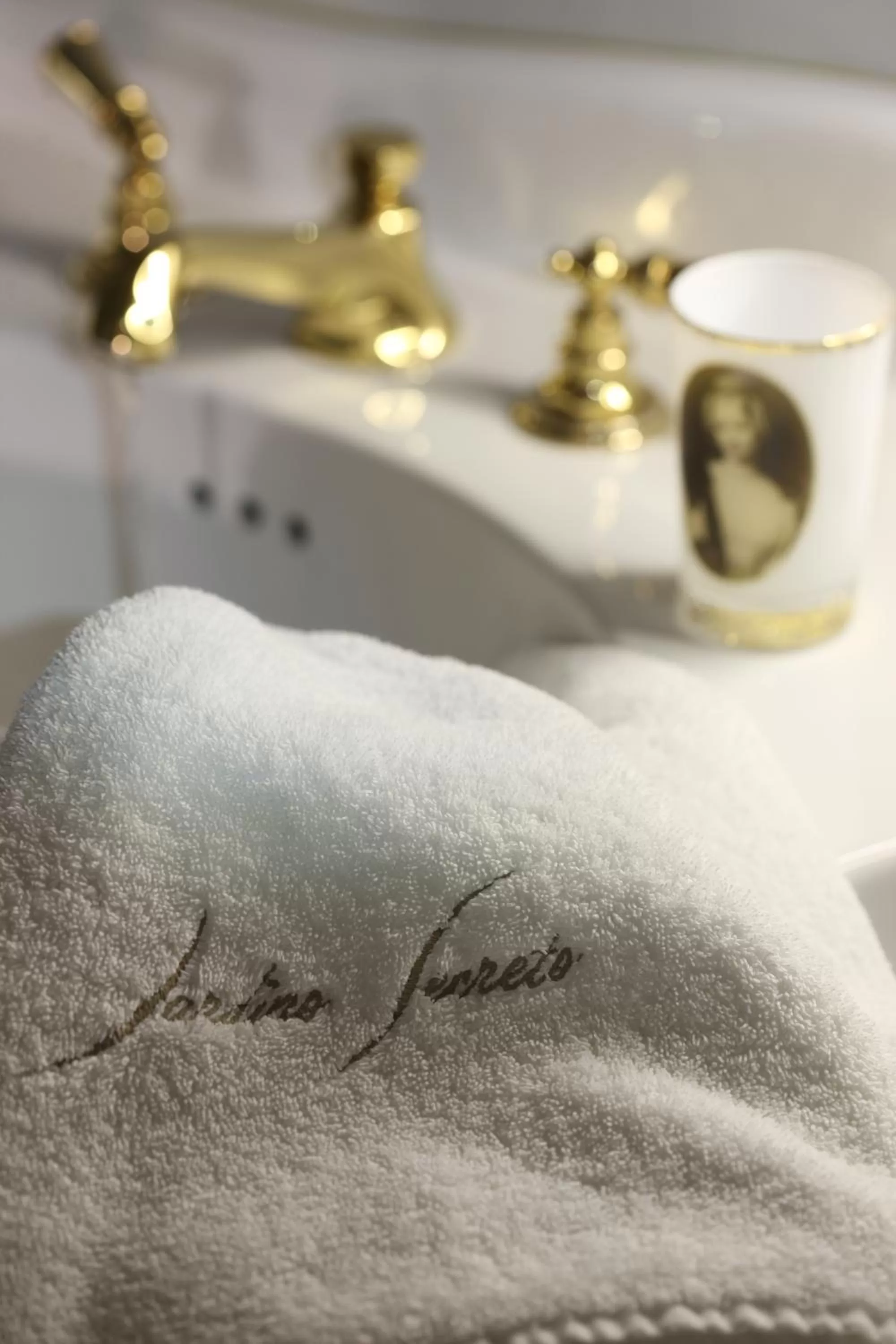 Decorative detail, Bed in Jardins Secrets