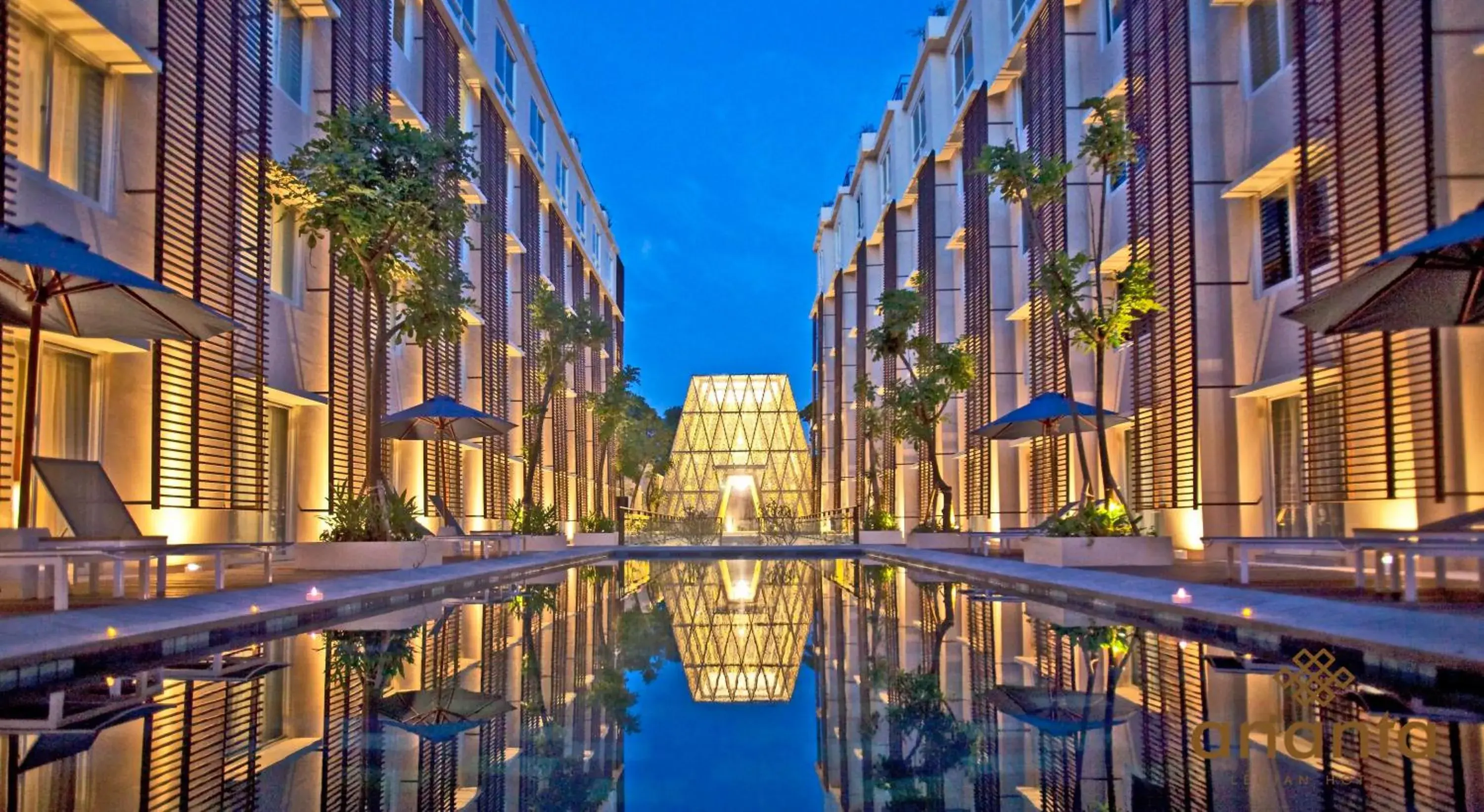 Swimming pool in Ananta Legian Hotel