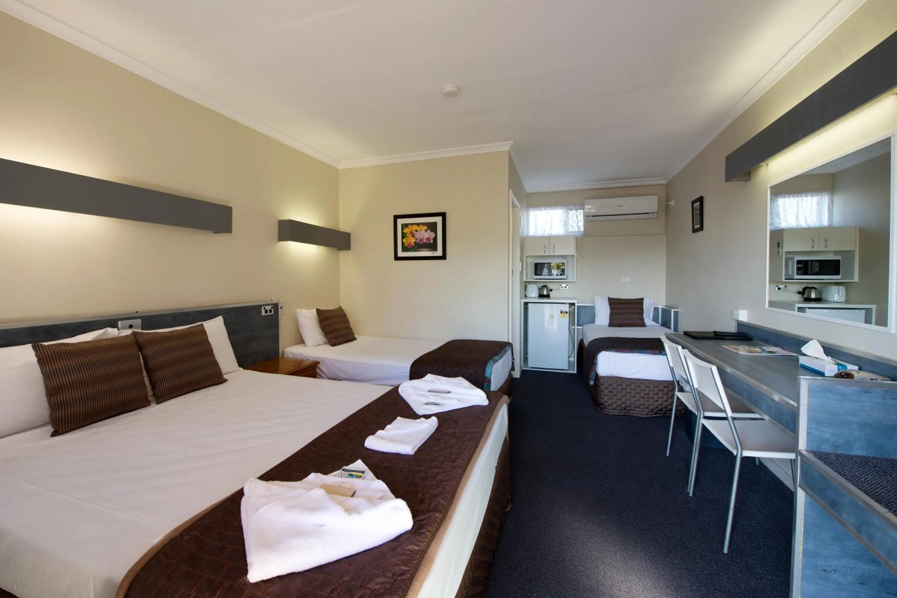 Photo of the whole room, Bed in Mineral Sands Motel