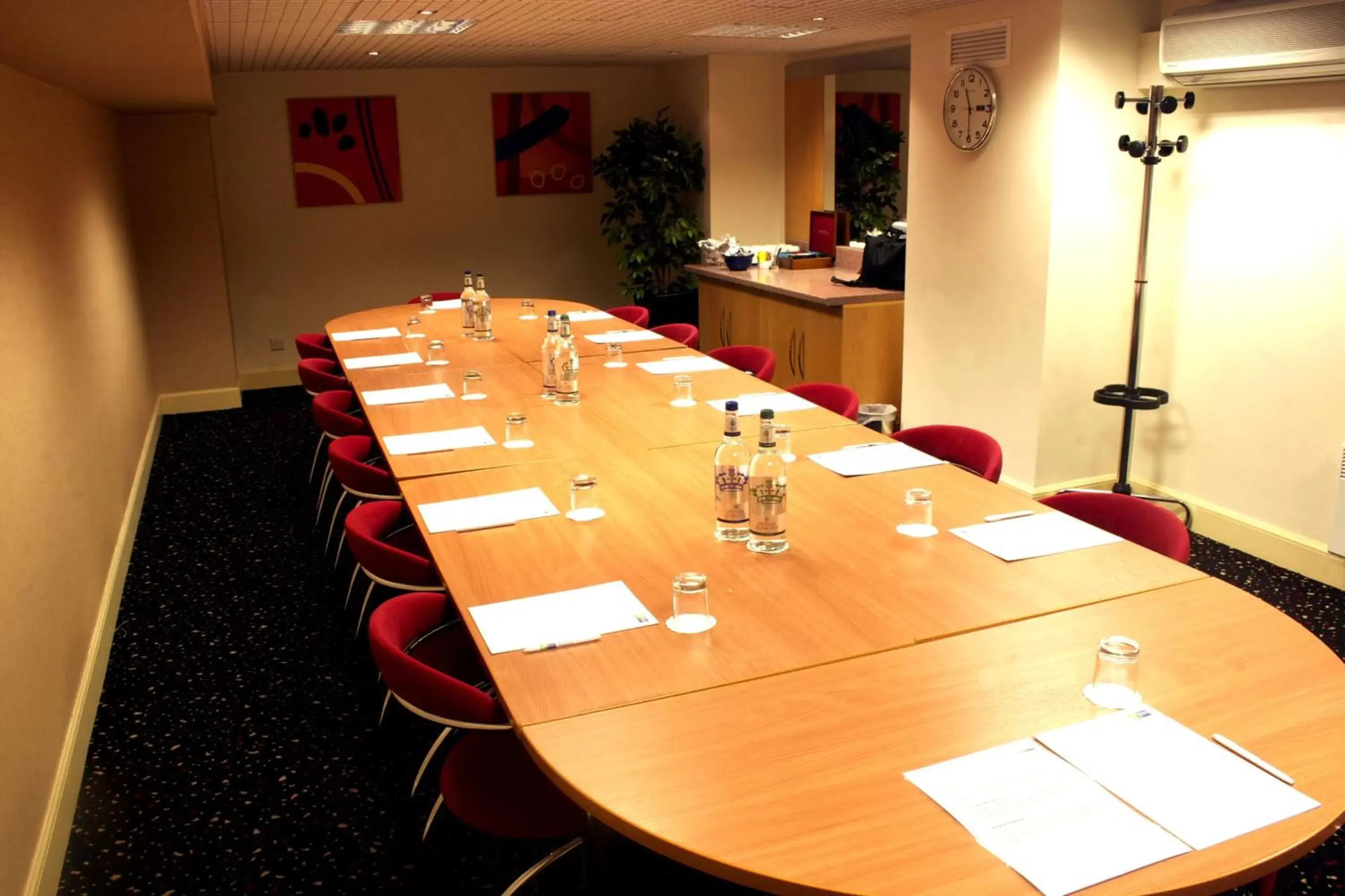 Meeting/conference room in Holiday Inn Express Edinburgh City Centre, an IHG Hotel