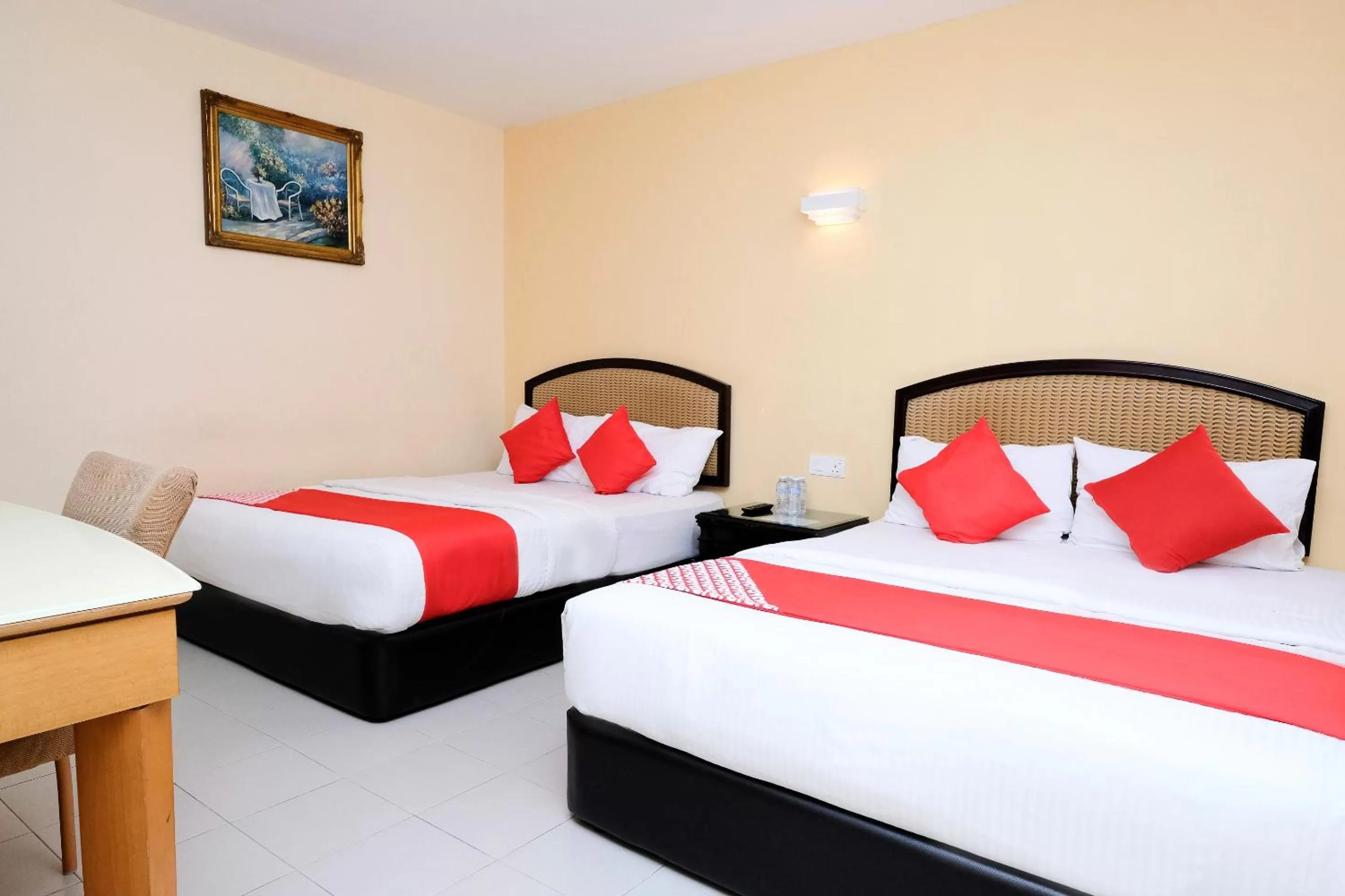 Bedroom in Super OYO 635 Seven Days Hotel