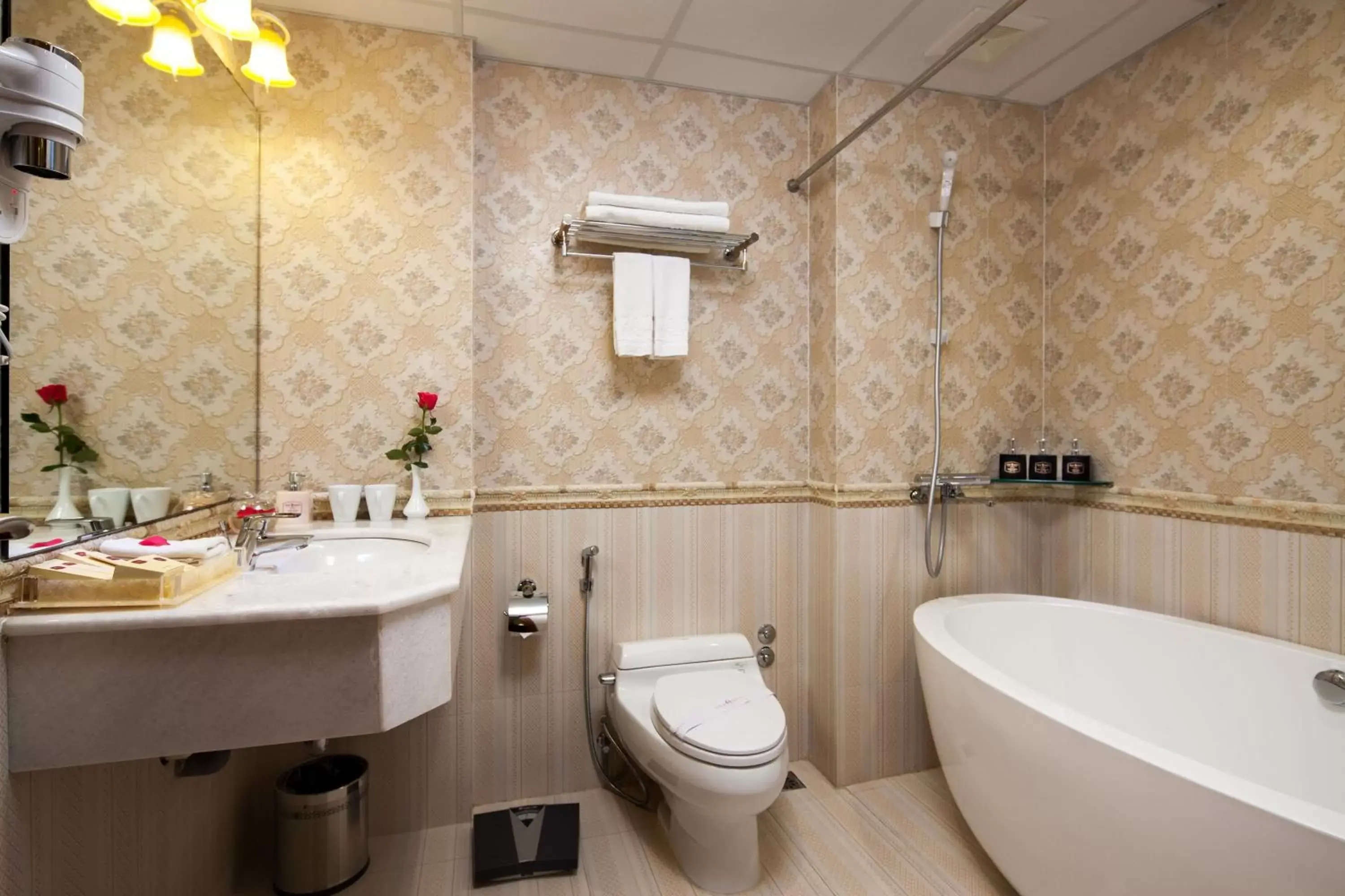 Bathroom in Silk Queen Hotel