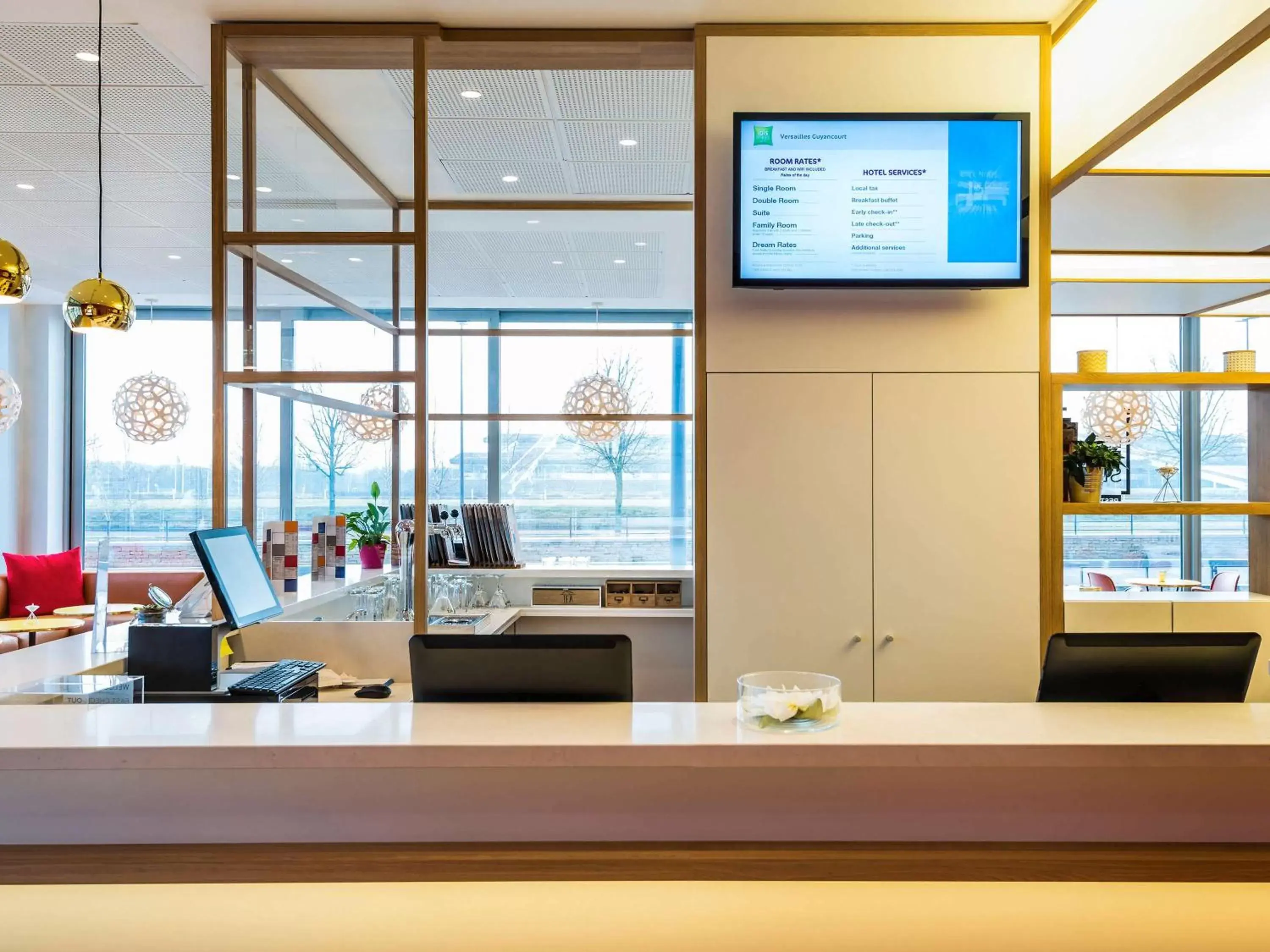 Property building, Lobby/Reception in ibis Styles Guyancourt Versailles