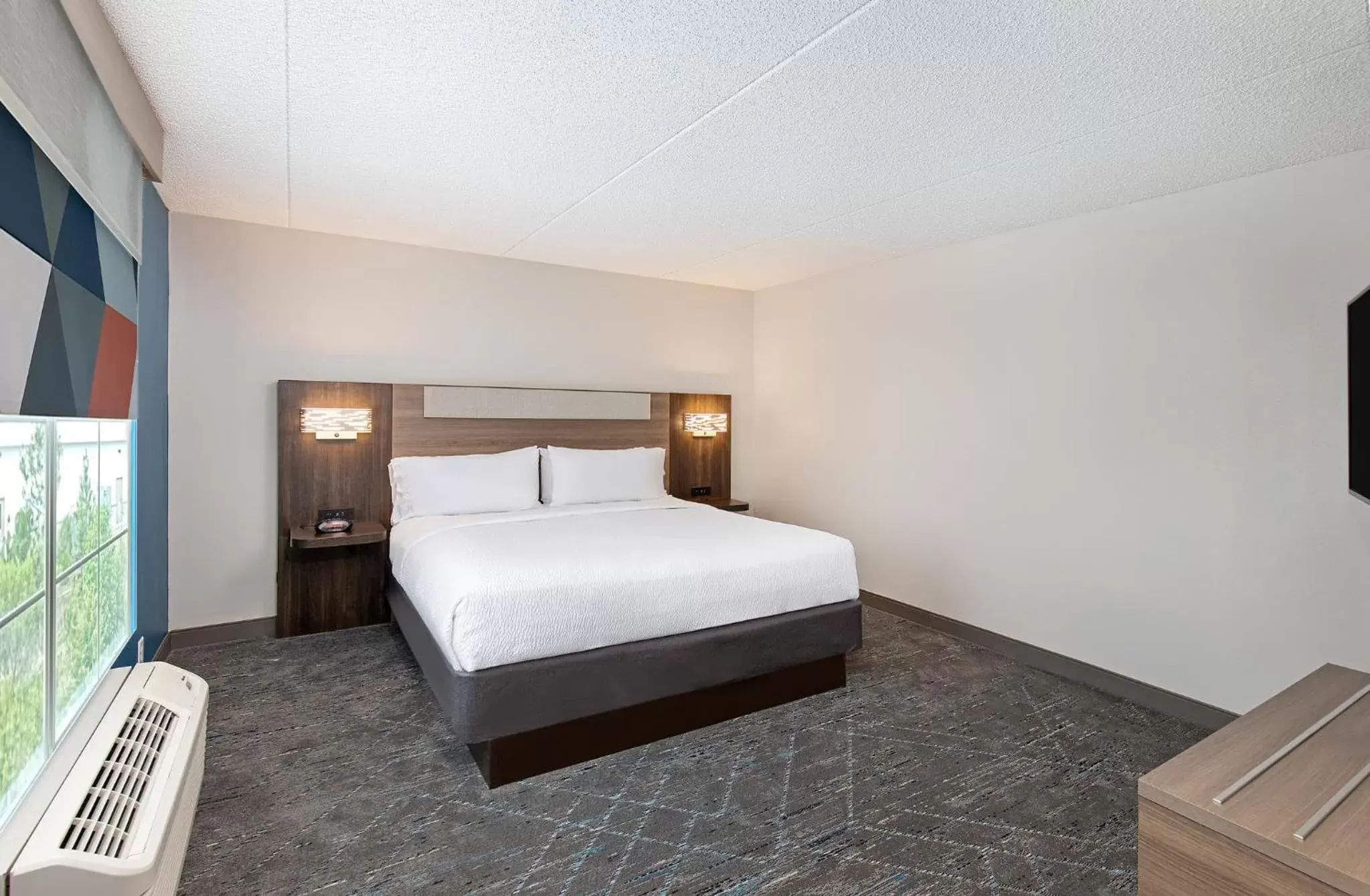 Photo of the whole room, Bed in Holiday Inn Express & Suites Columbus at Northlake, an IHG Hotel