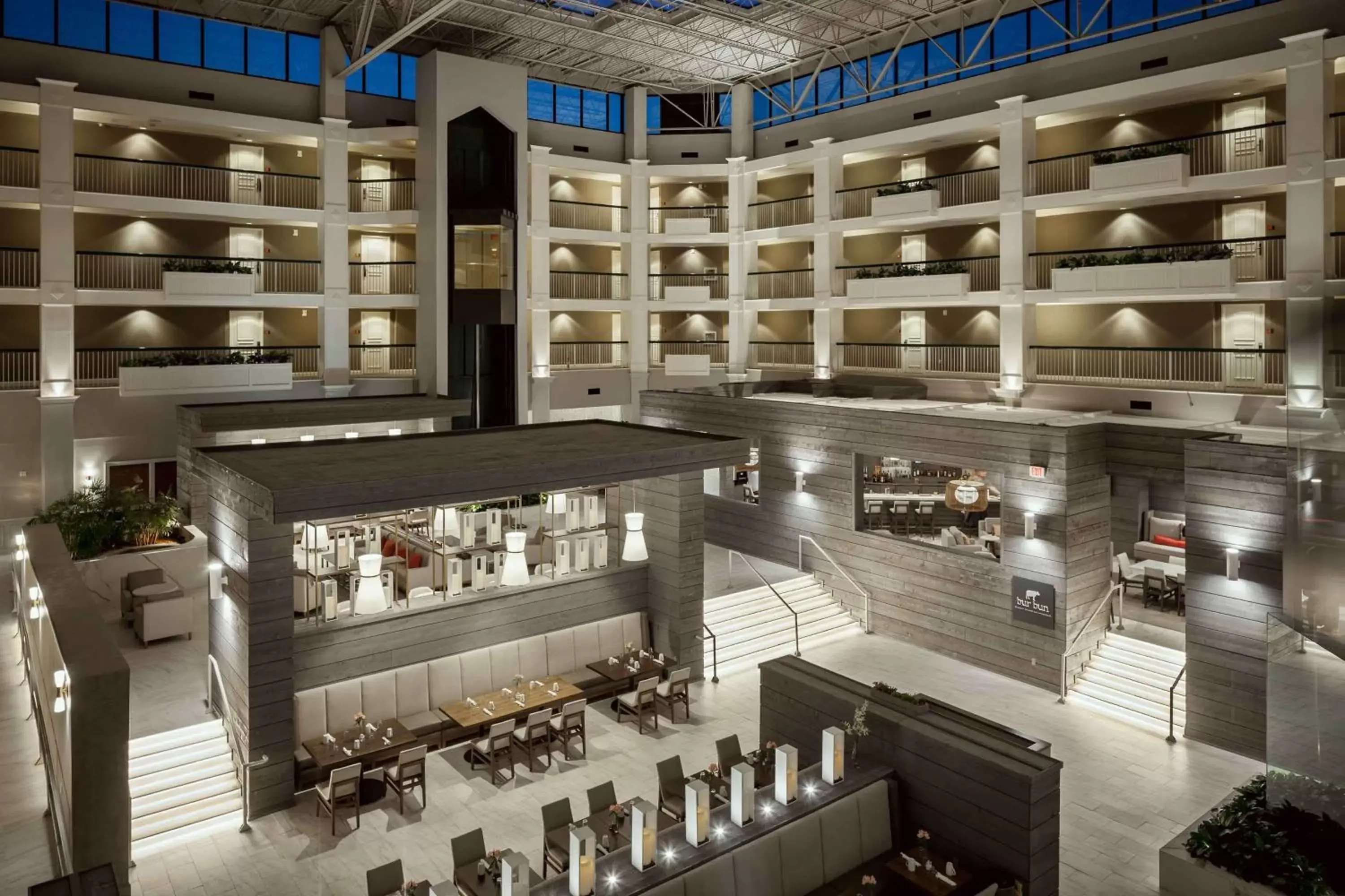 Restaurant/places to eat in Hilton Suites Brentwood Restaurant/places to eat in Hilton Suites Brentwood