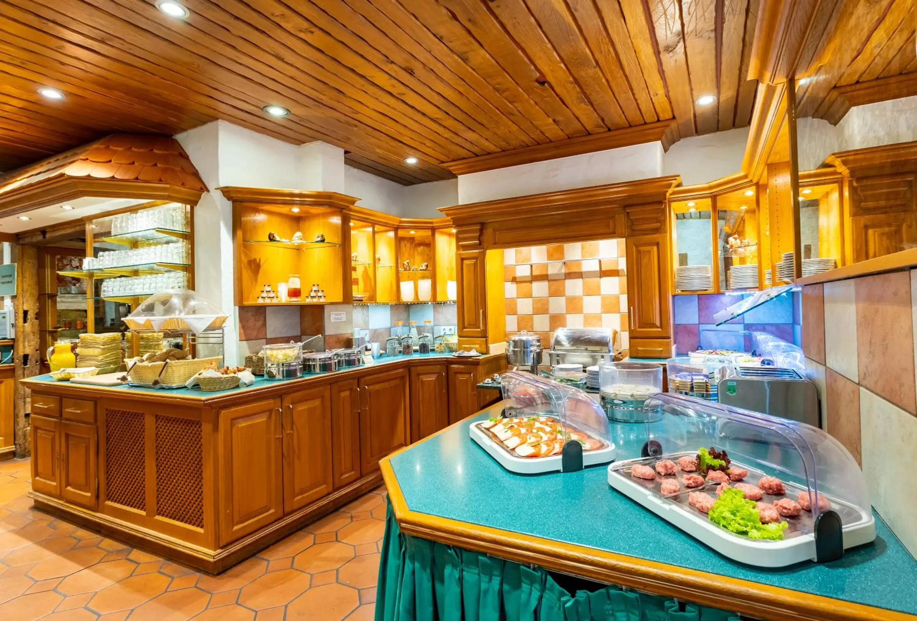 Buffet breakfast, Restaurant/Places to Eat in Best Western Waldhotel Eskeshof