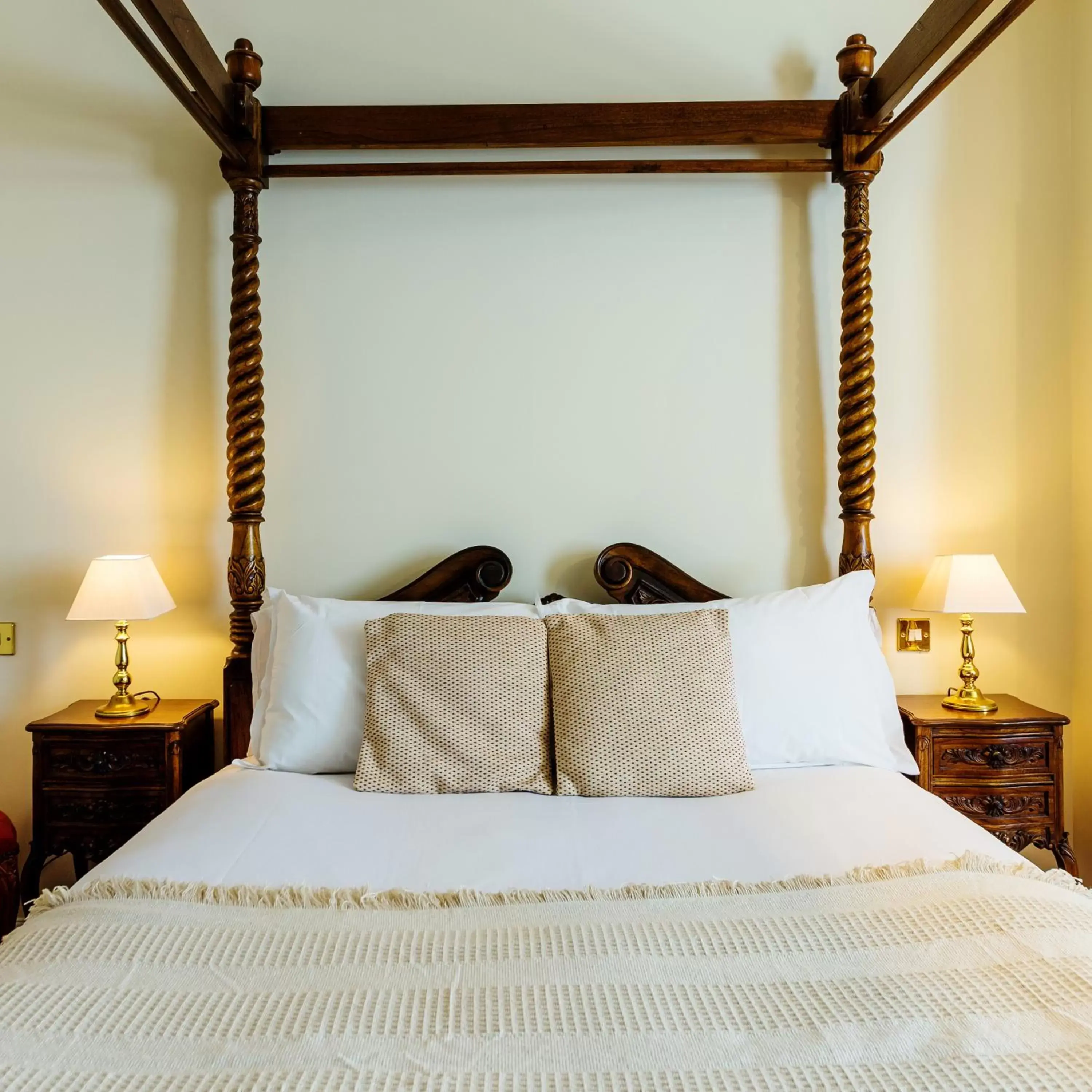 Double Room with Four Poster Bed in The White Hart Hotel