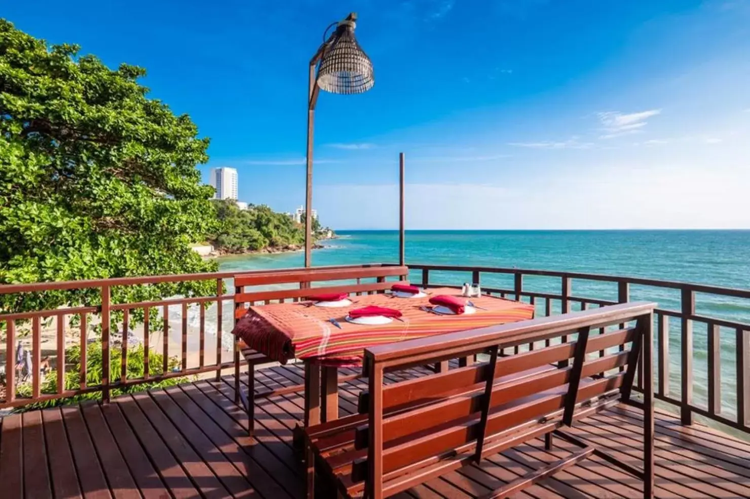 Restaurant/places to eat in Birds and Bees Resort Restaurant/places to eat in Birds and Bees Resort