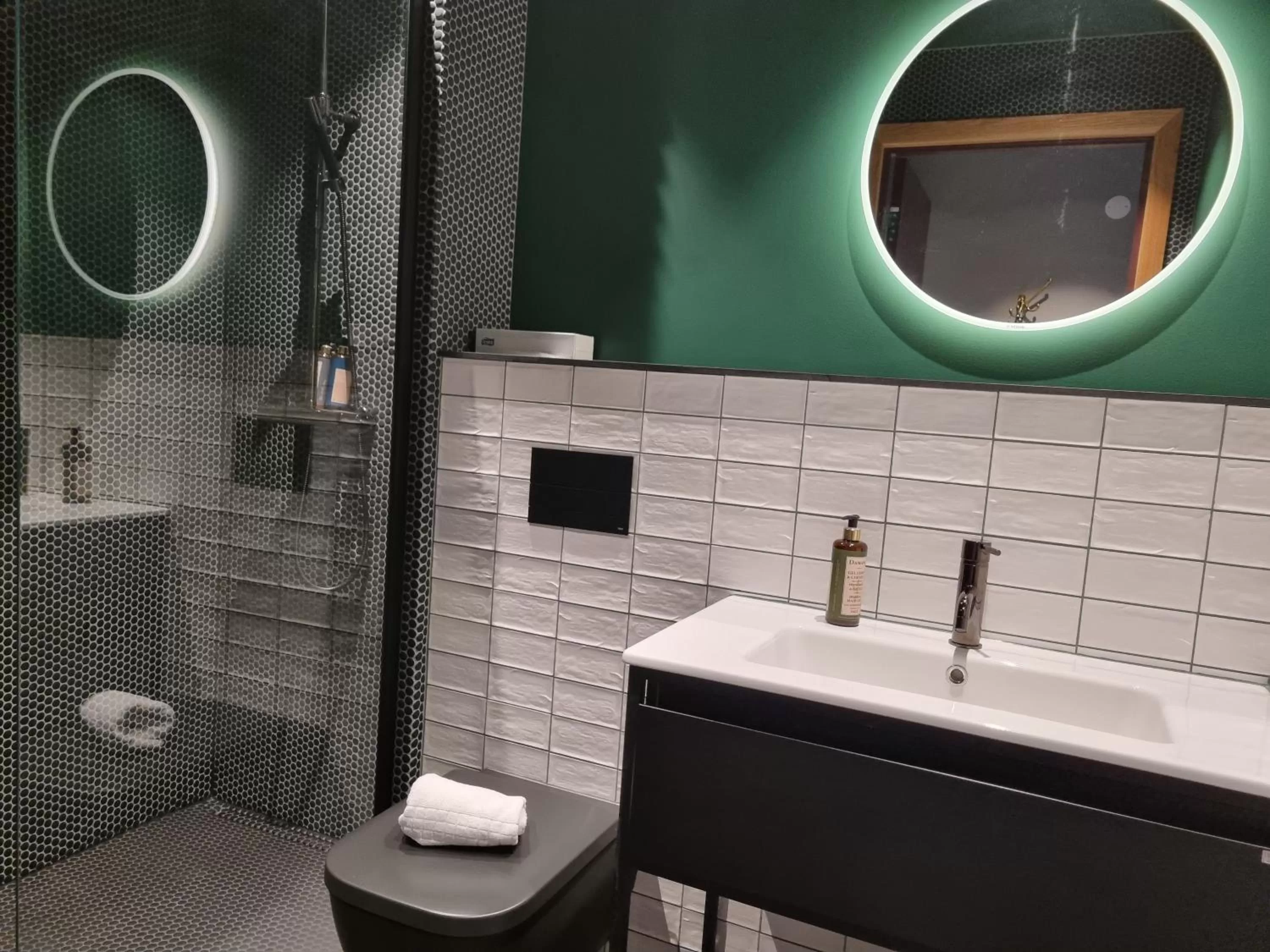 Bathroom in Treetop Spa Hangout & Hotel