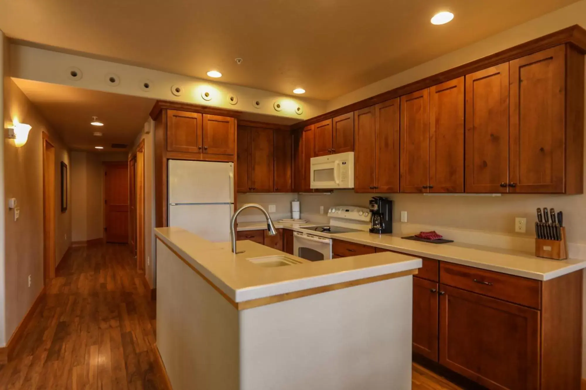 Kitchen or kitchenette, Kitchen/Kitchenette in Meadow Lake Resort & Condos