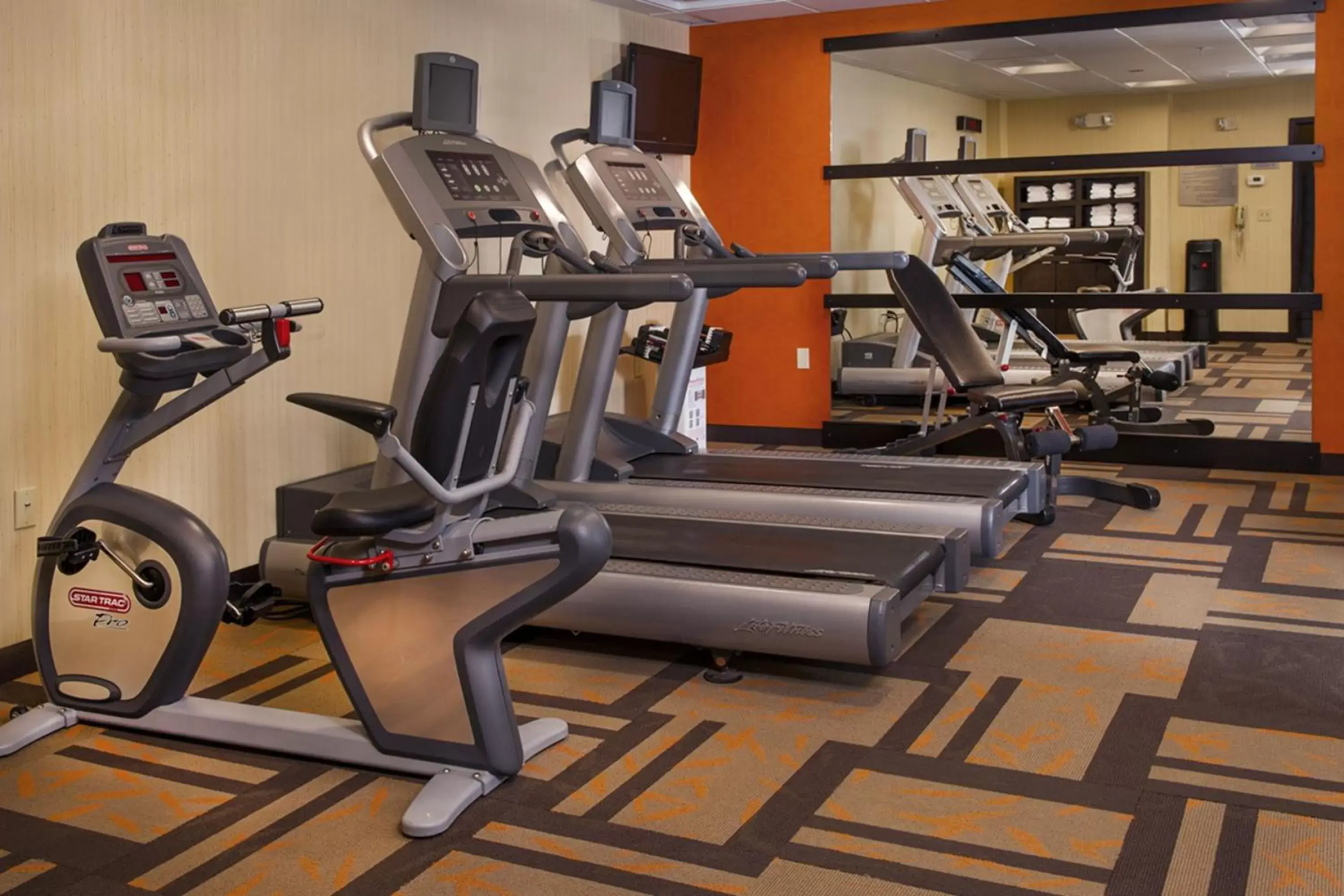 Fitness centre/facilities, Fitness Center/Facilities in Courtyard by Marriott Richmond Northwest