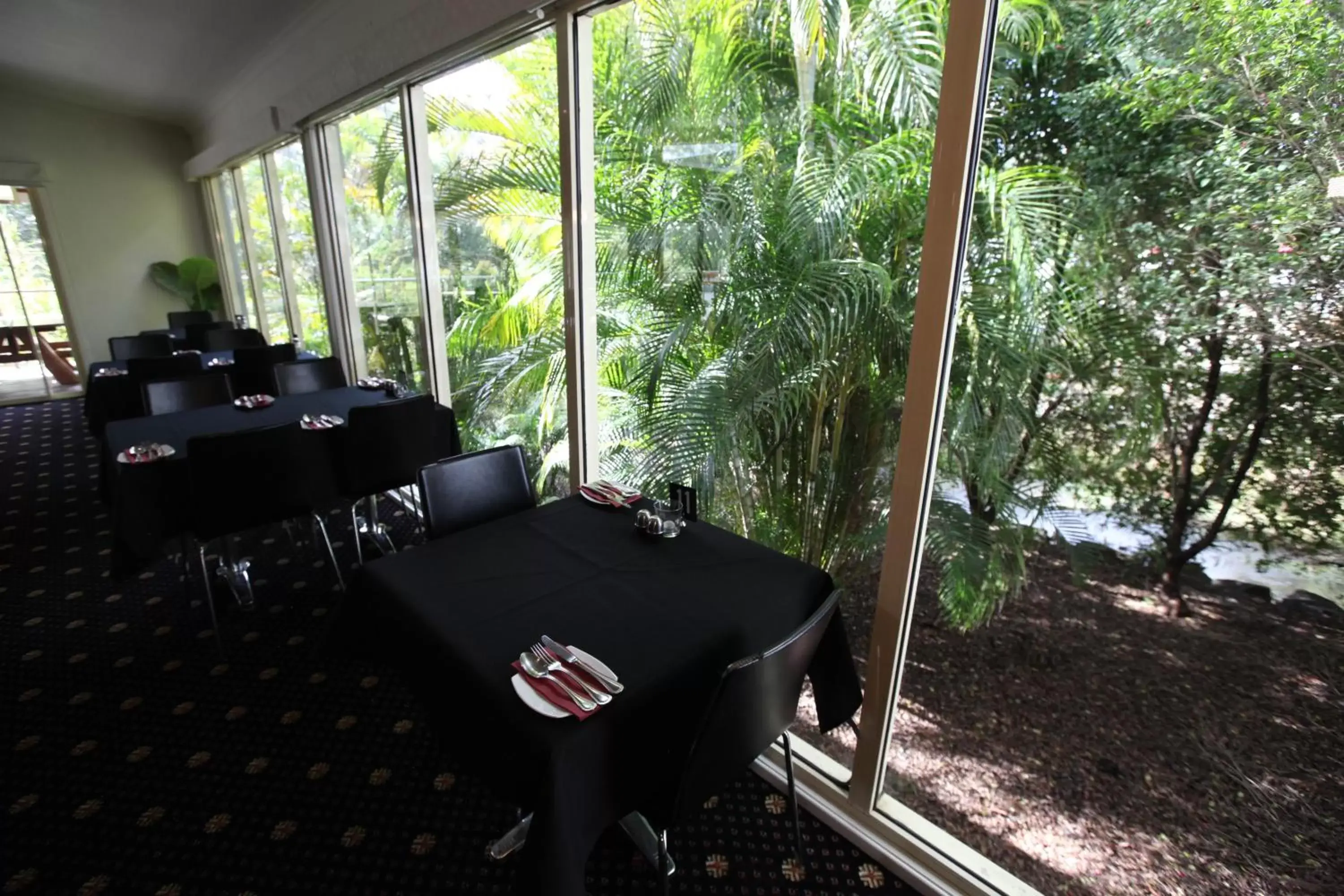 Dining area in Red Bridge Motor Inn