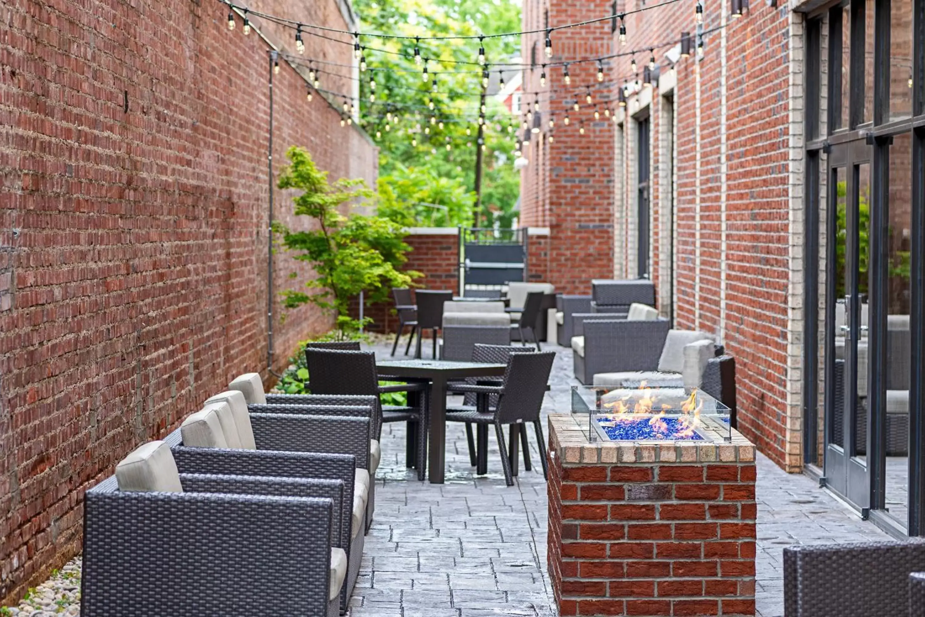 Property building, Restaurant/Places to Eat in Courtyard Winston-Salem Downtown