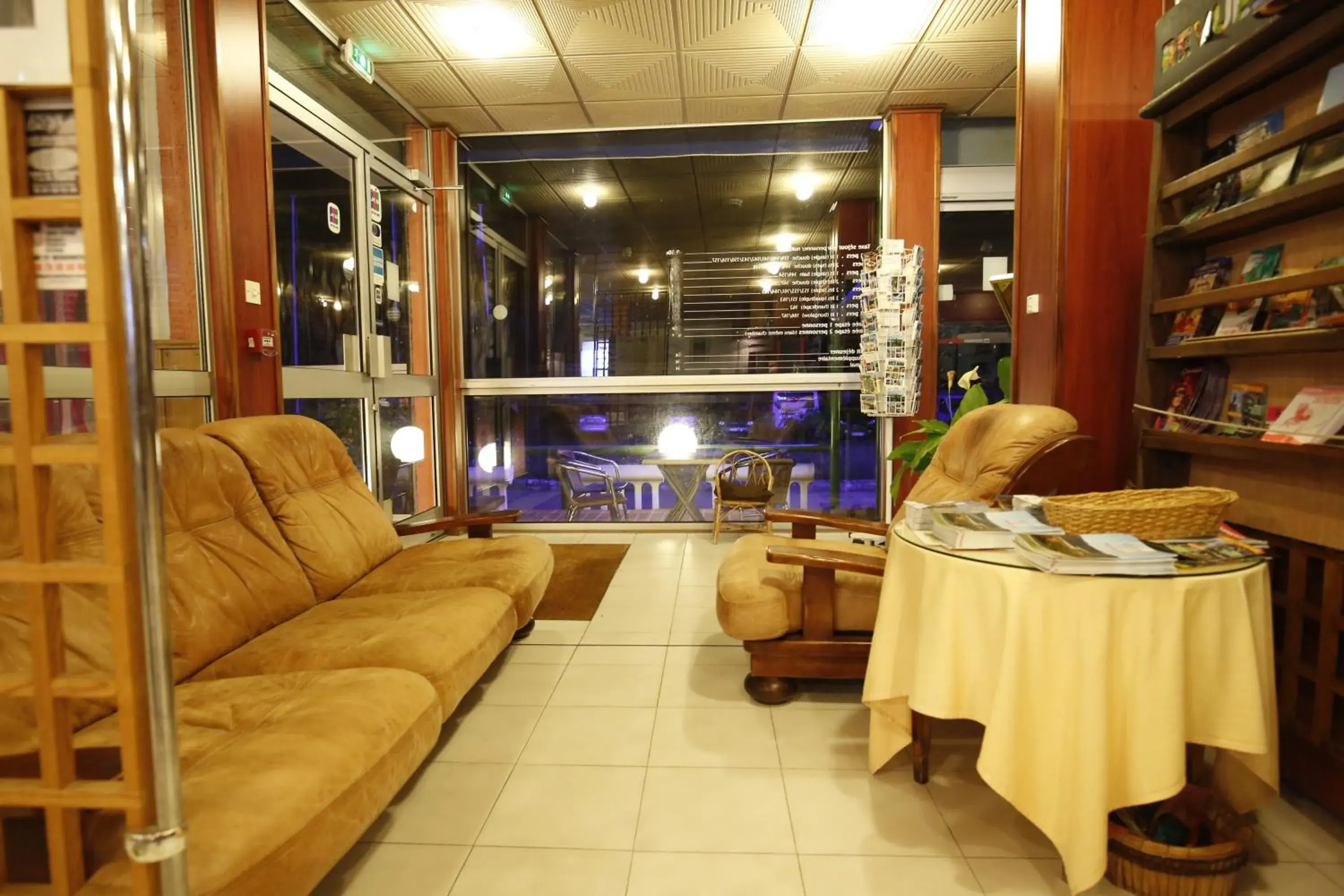 Lobby or reception, Lounge/Bar in Hôtel La Rocade