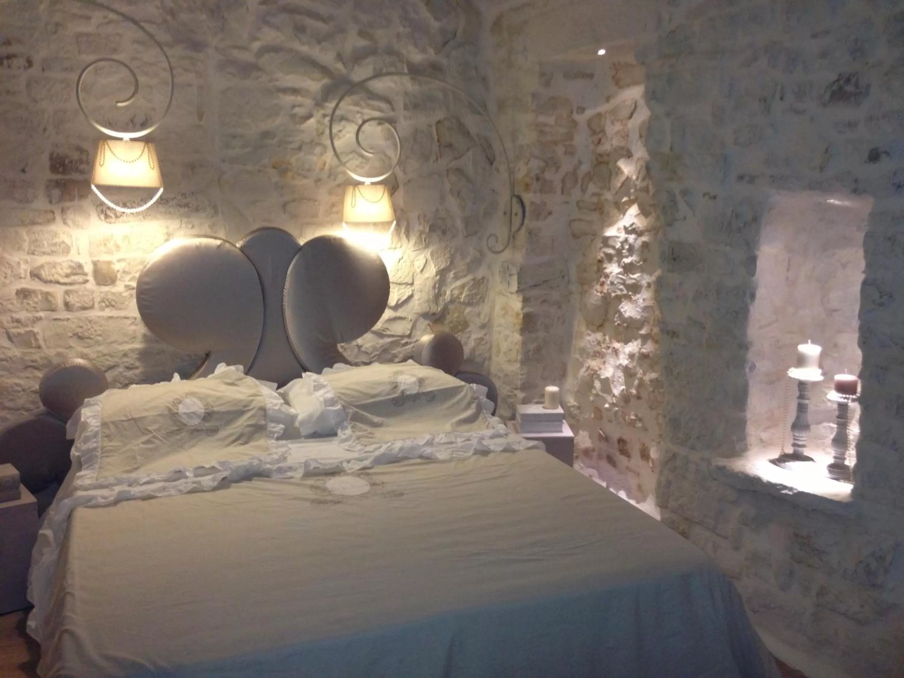 Photo of the whole room, Bed in Albergo Diffuso Dimora Rossi B&B