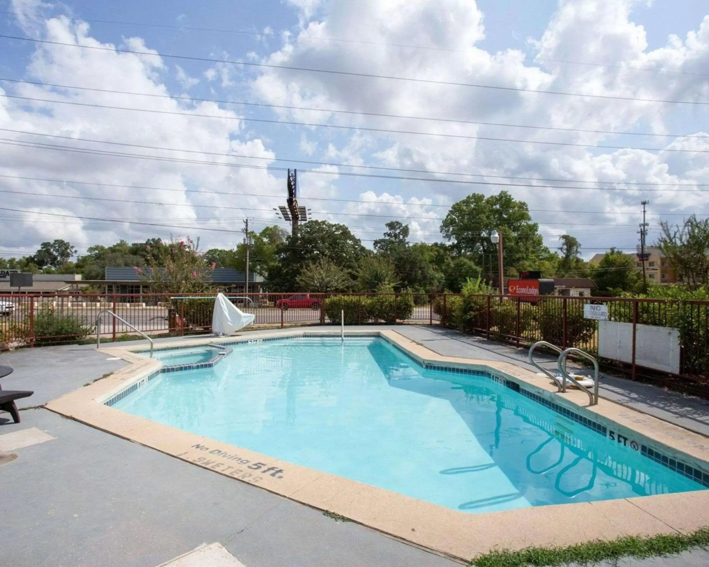 On site, Swimming Pool in Knights Inn College Station