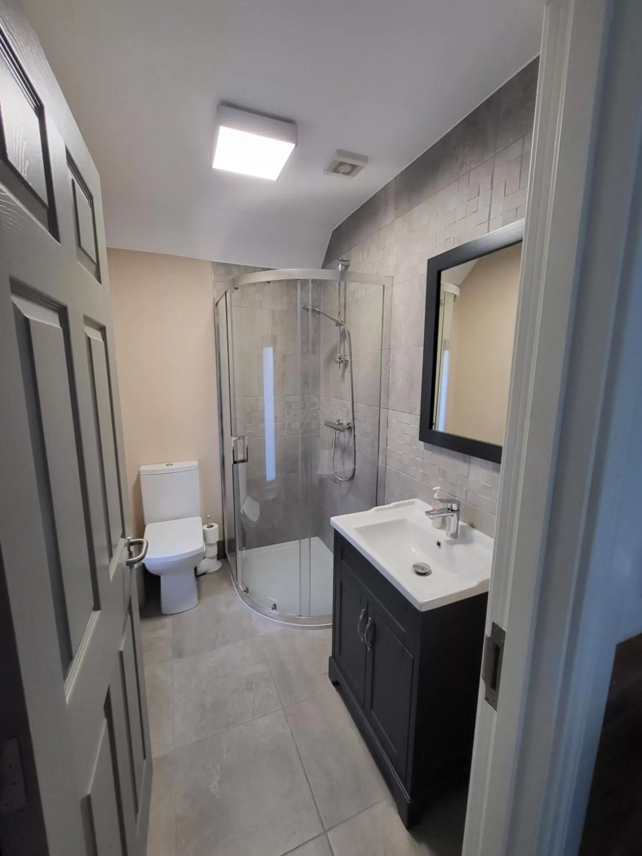 Bathroom in Maynooth Serviced Studios