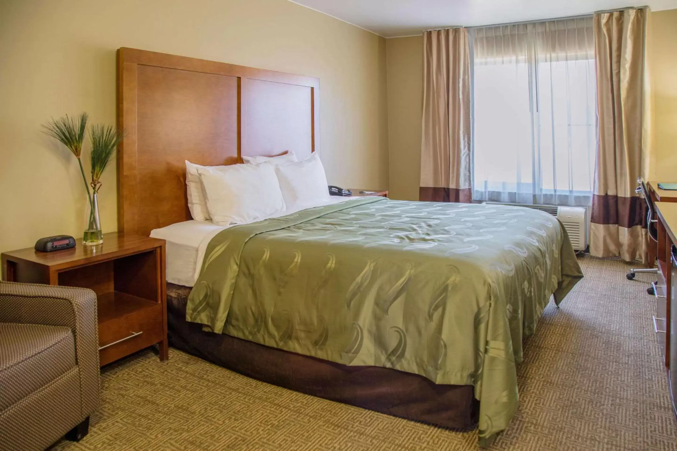 Photo of the whole room, Bed in Quality Inn Merced Gateway to Yosemite
