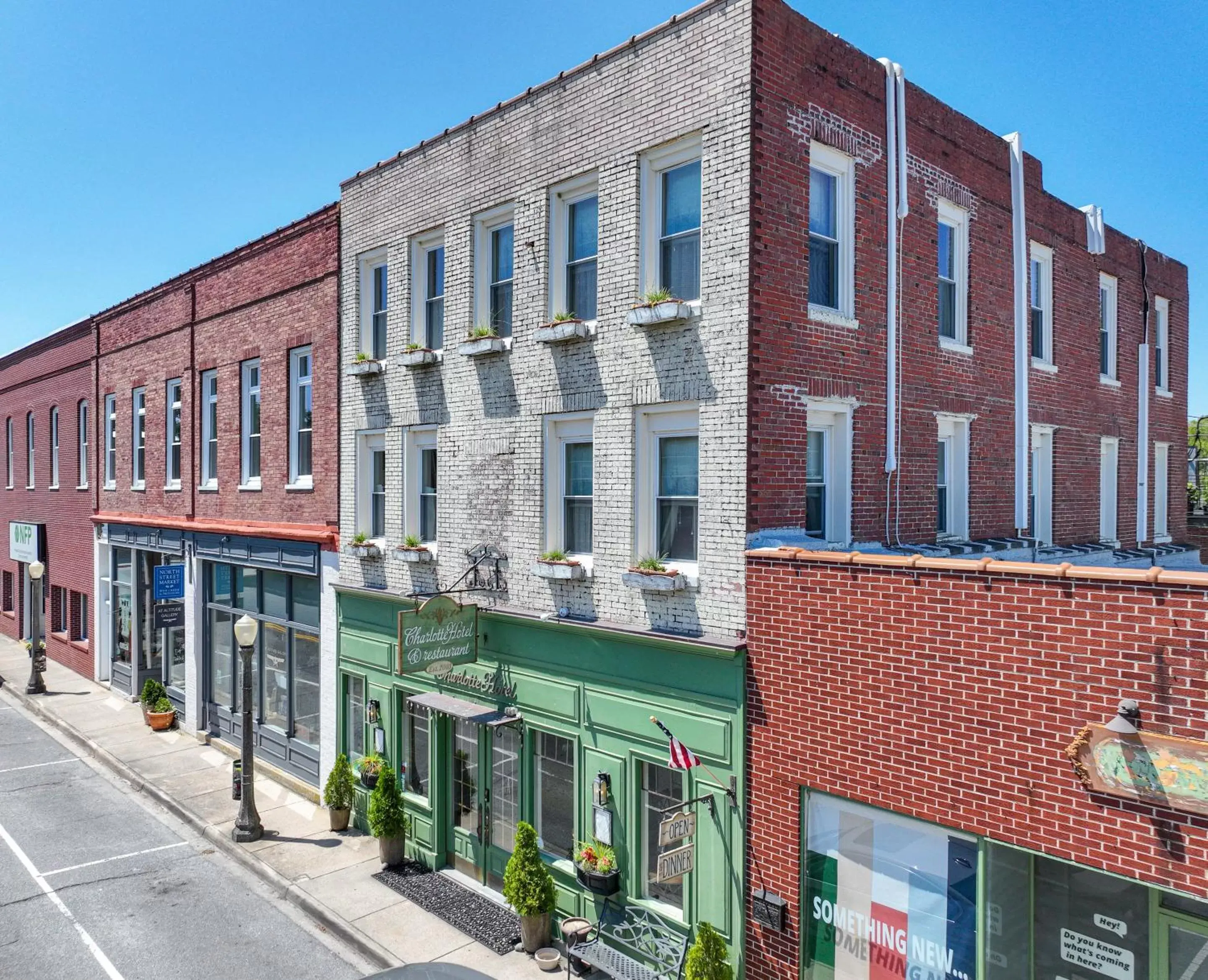 Property Building in The Charlotte Hotel & Restaurant