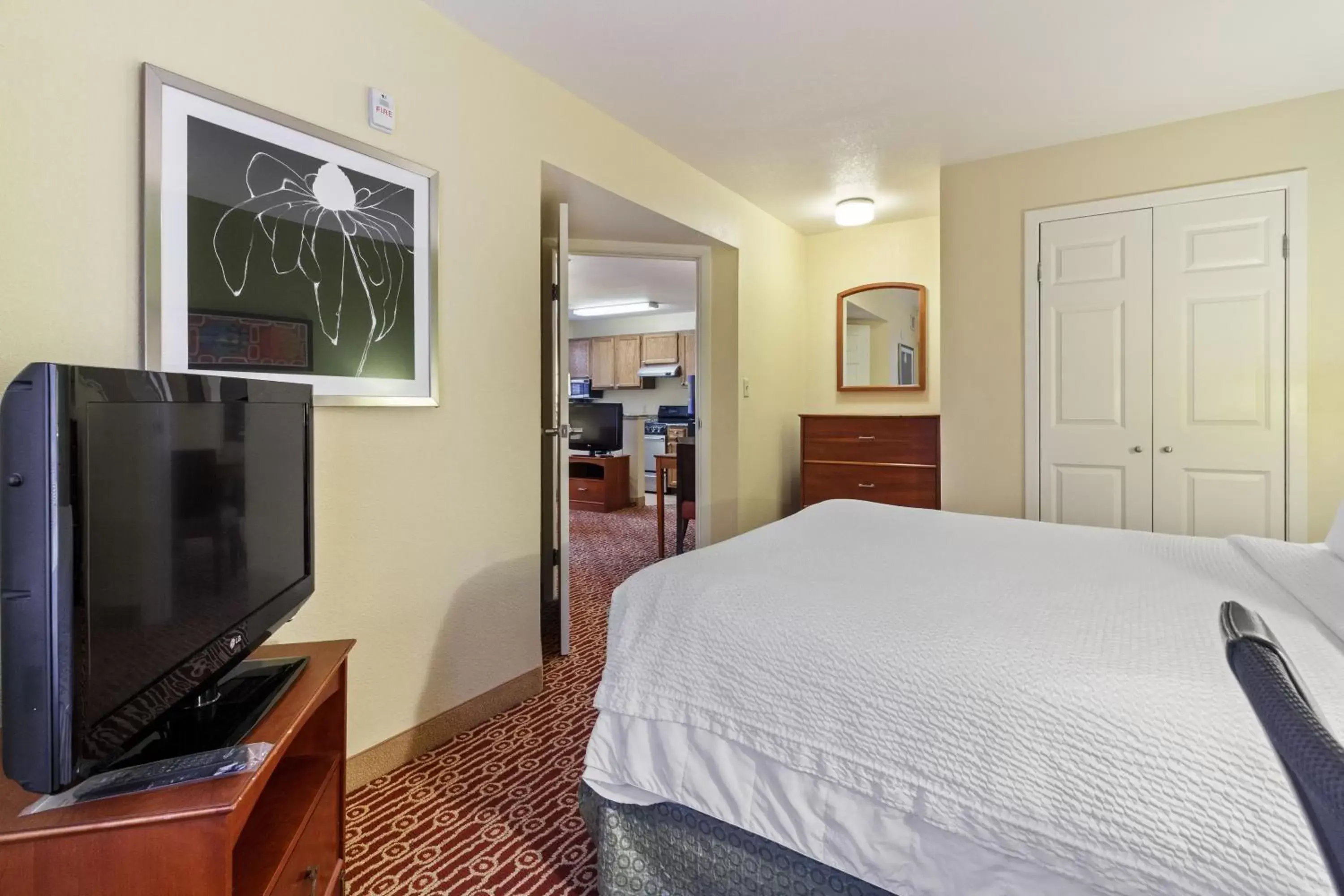 Bed in Extended Stay America Suites - Newport News - Yorktown