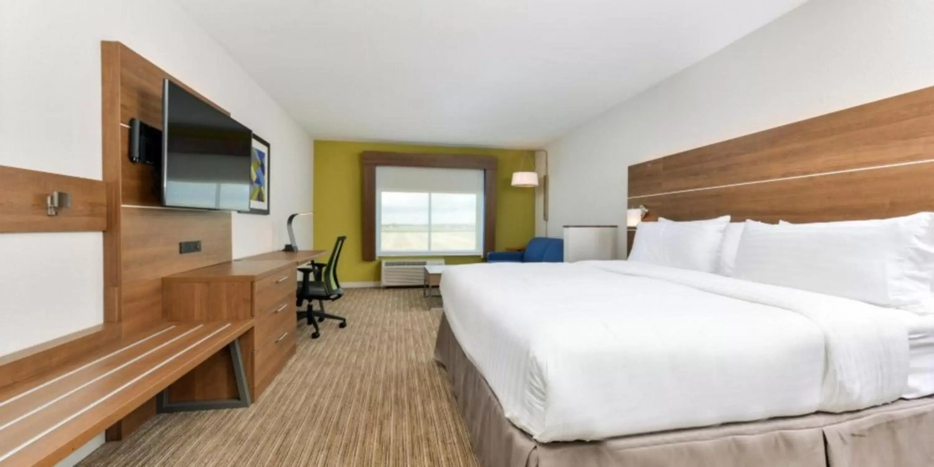 Photo of the whole room in Holiday Inn Express - Alliance, an IHG Hotel