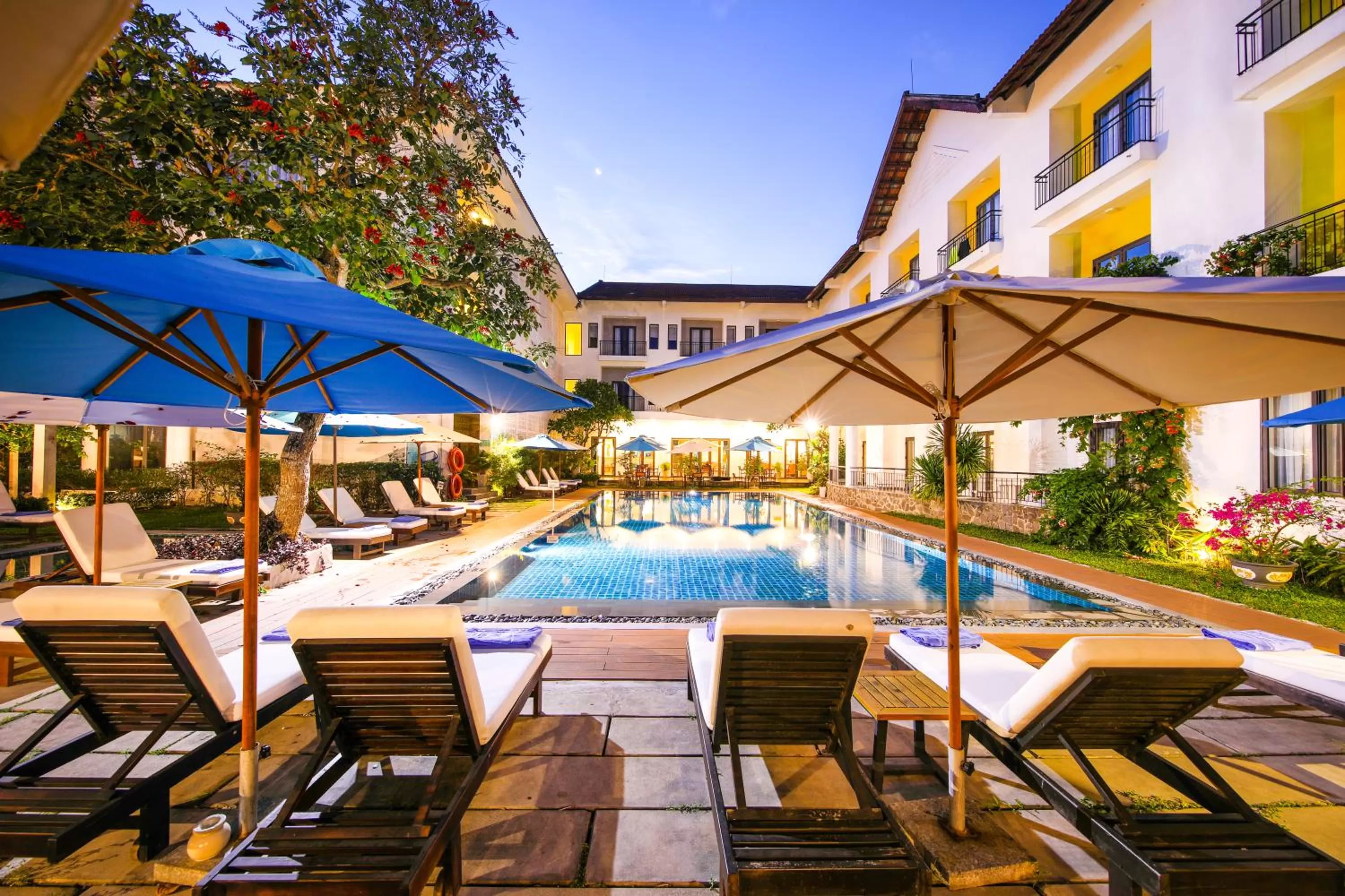 Swimming pool in ÊMM Hotel Hoi An