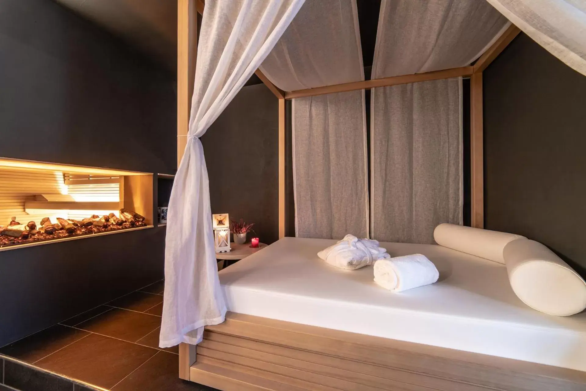 Massage, Bathroom in HB Aosta Hotel & Balcony SPA