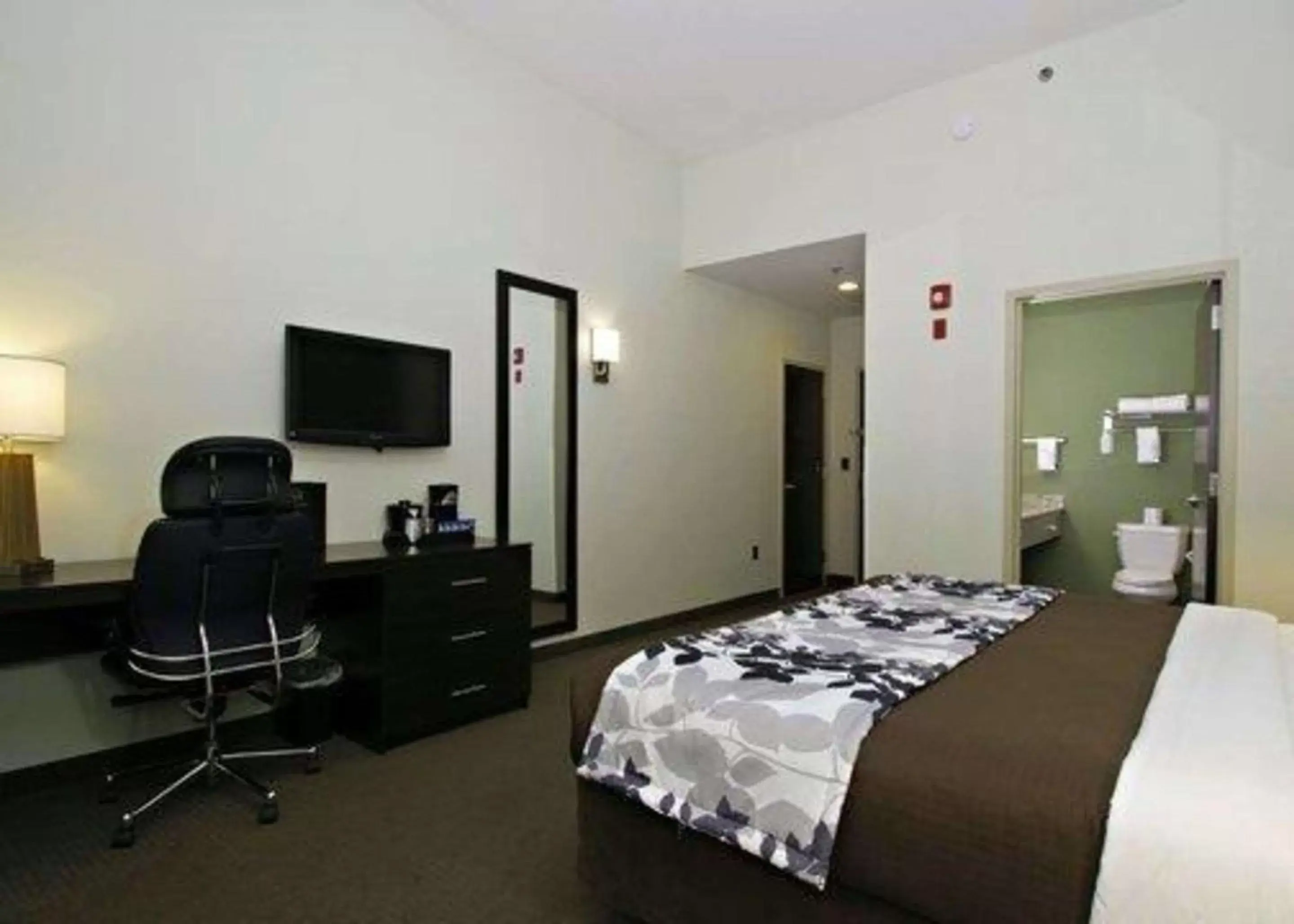 Photo of the whole room, Bed in Sleep Inn & Suites Downtown Inner Harbor