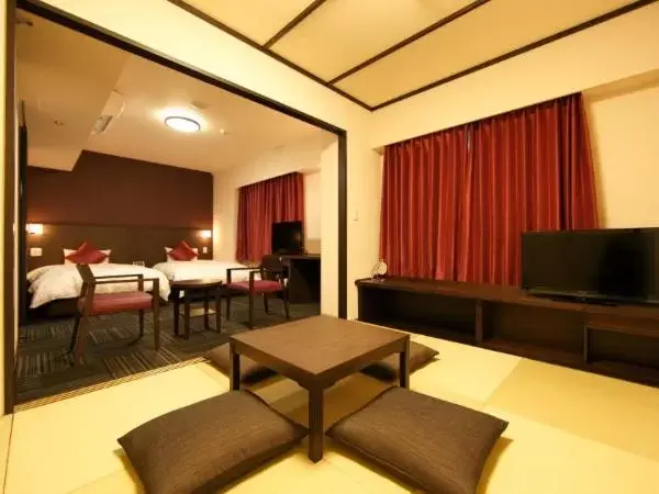 Photo of the whole room, Seating Area in Dormy Inn Premium Wakayama Natural Hot Spring