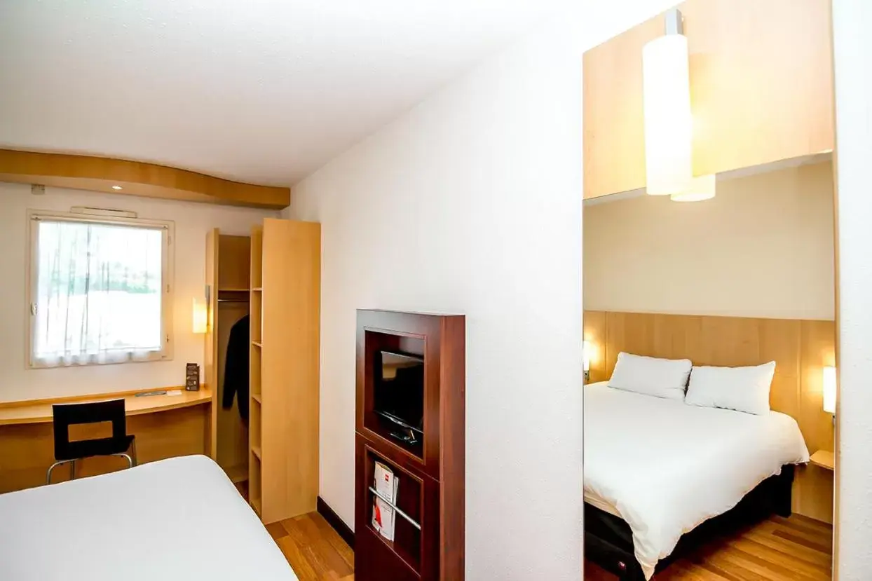 Bed in ibis budget Montauban Les Chaumes