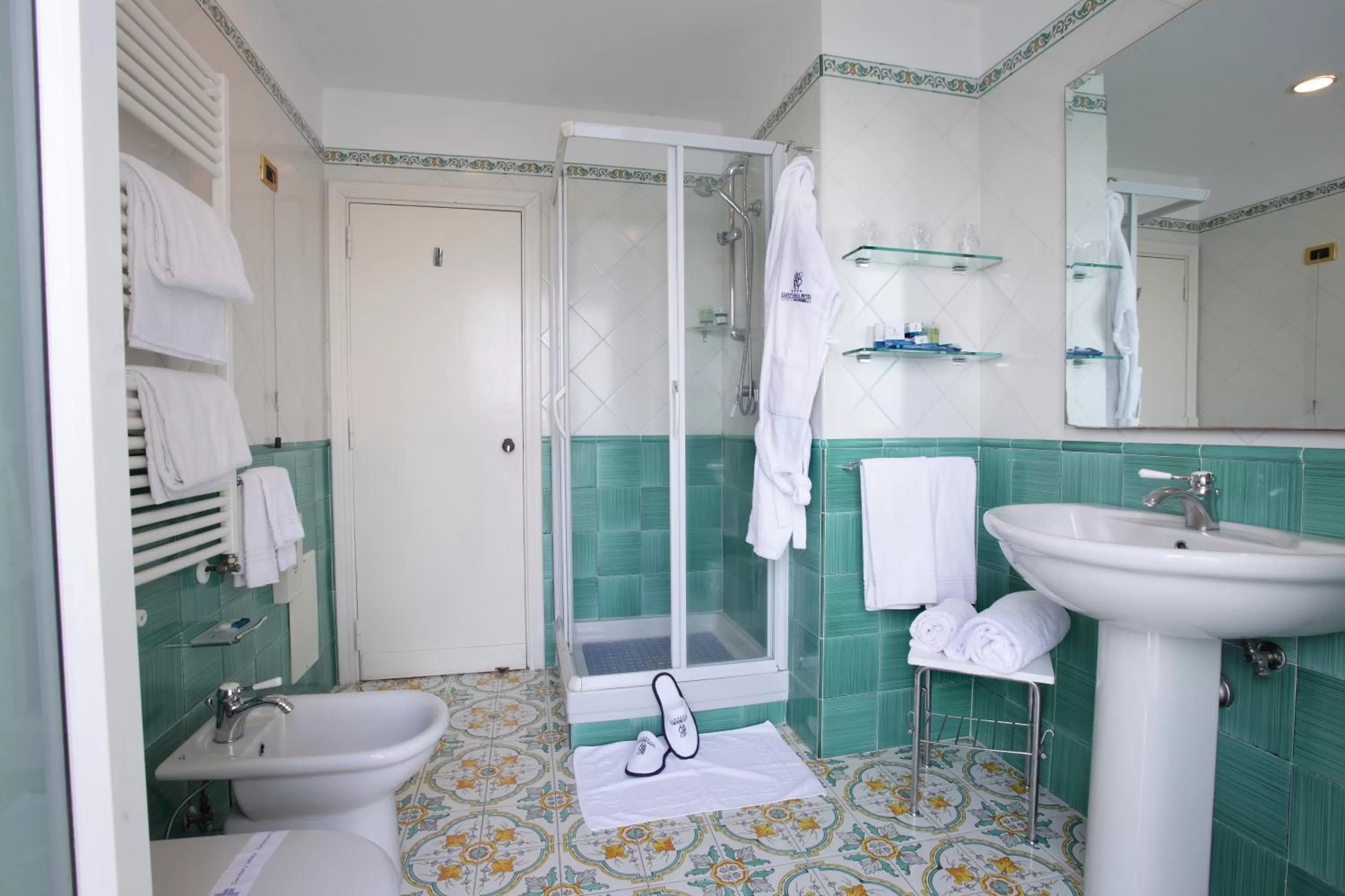 Bathroom in Lloyd's Baia Hotel