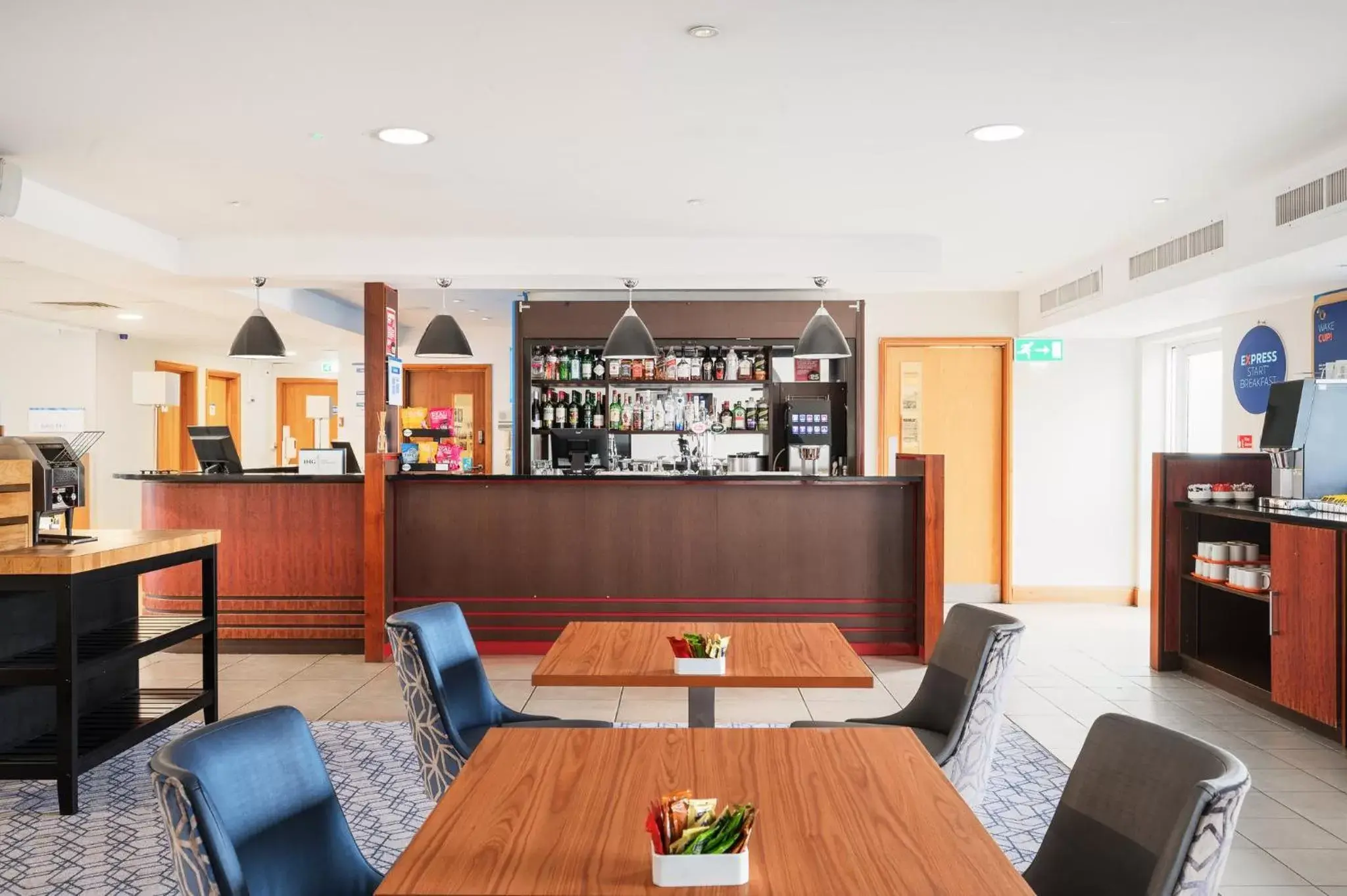 Lounge or bar, Lounge/Bar in Holiday Inn Express Shrewsbury, an IHG Hotel