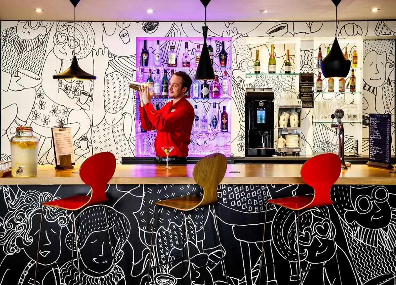 Lounge or bar in ibis London Greenwich