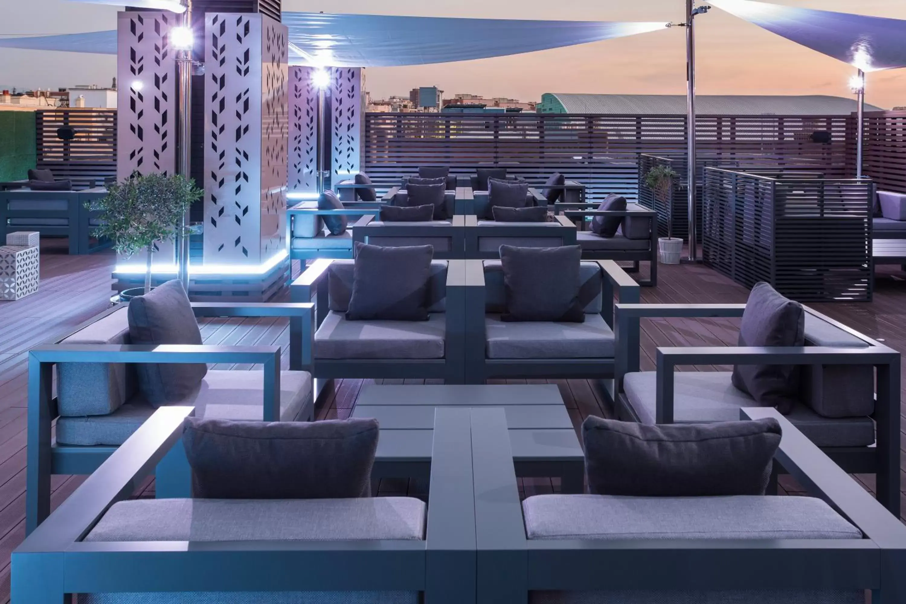 Lounge or bar, Restaurant/Places to Eat in Novotel Madrid Center