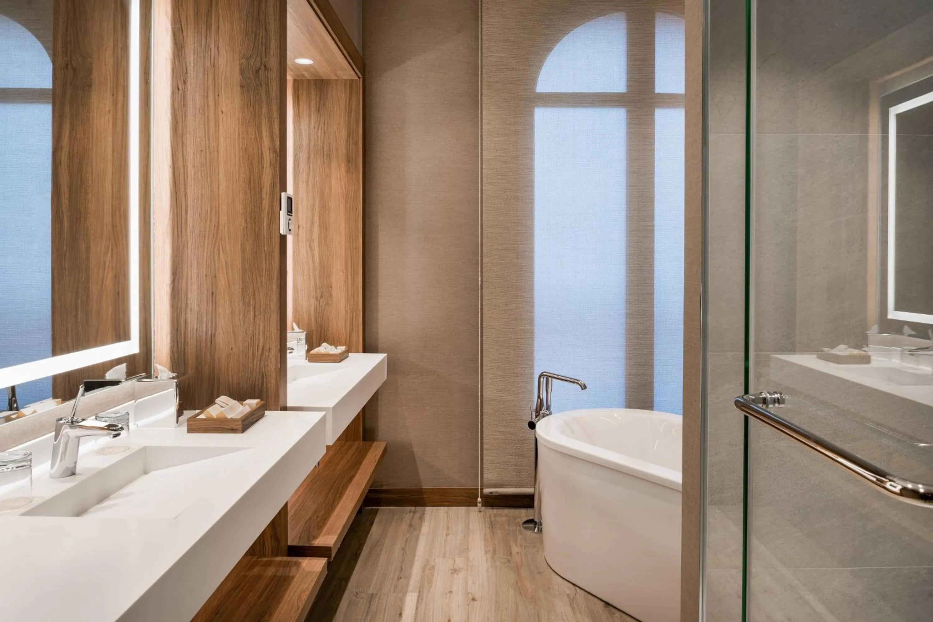 Bathroom in Círculo Gran Vía, Autograph Collection (Adults Only)