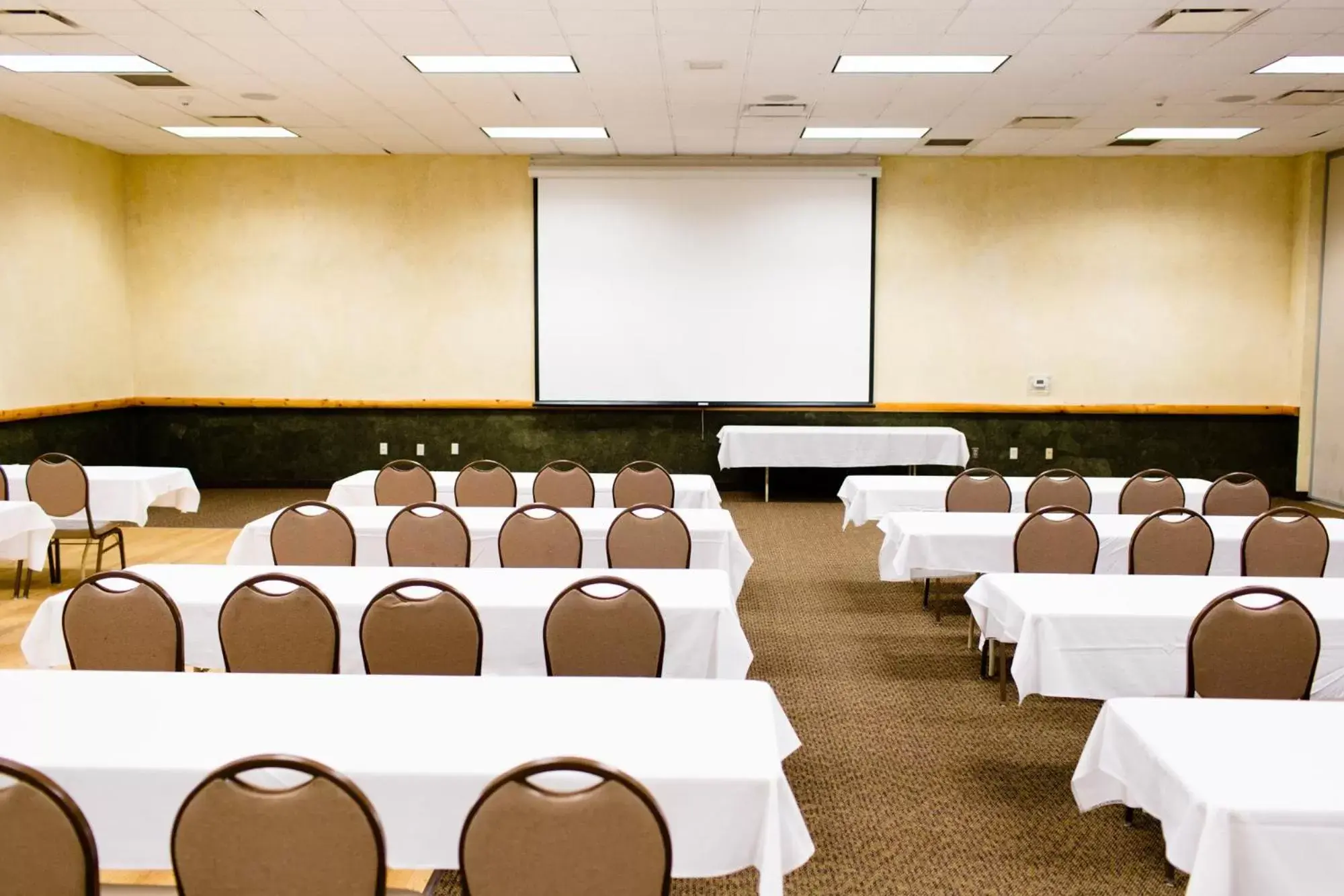 Business facilities in Cranberry Country Lodge