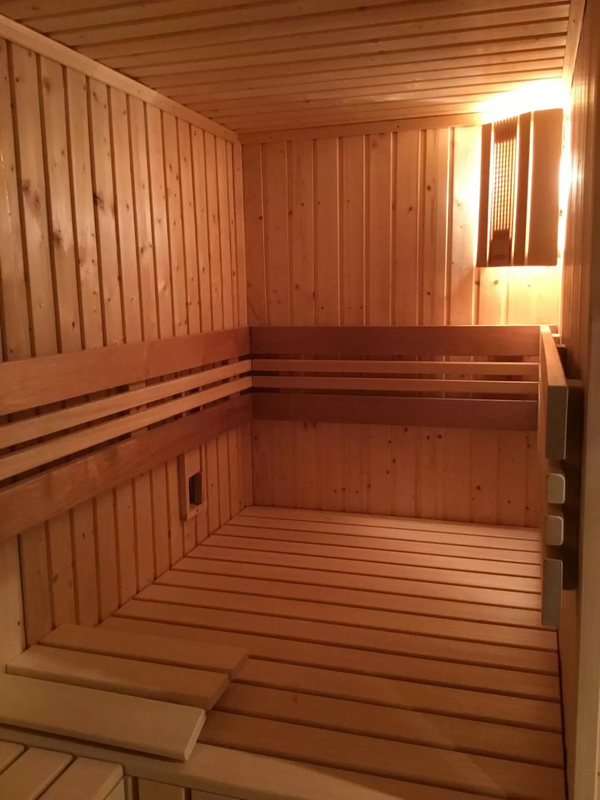 Sauna in Trans World Hotel Columbus