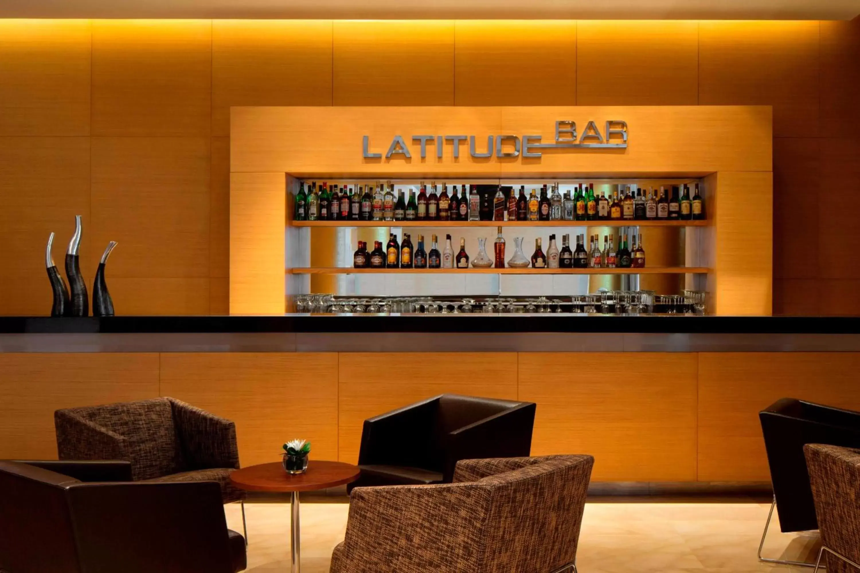 Restaurant/places to eat, Lounge/Bar in Le Meridien Cairo Airport