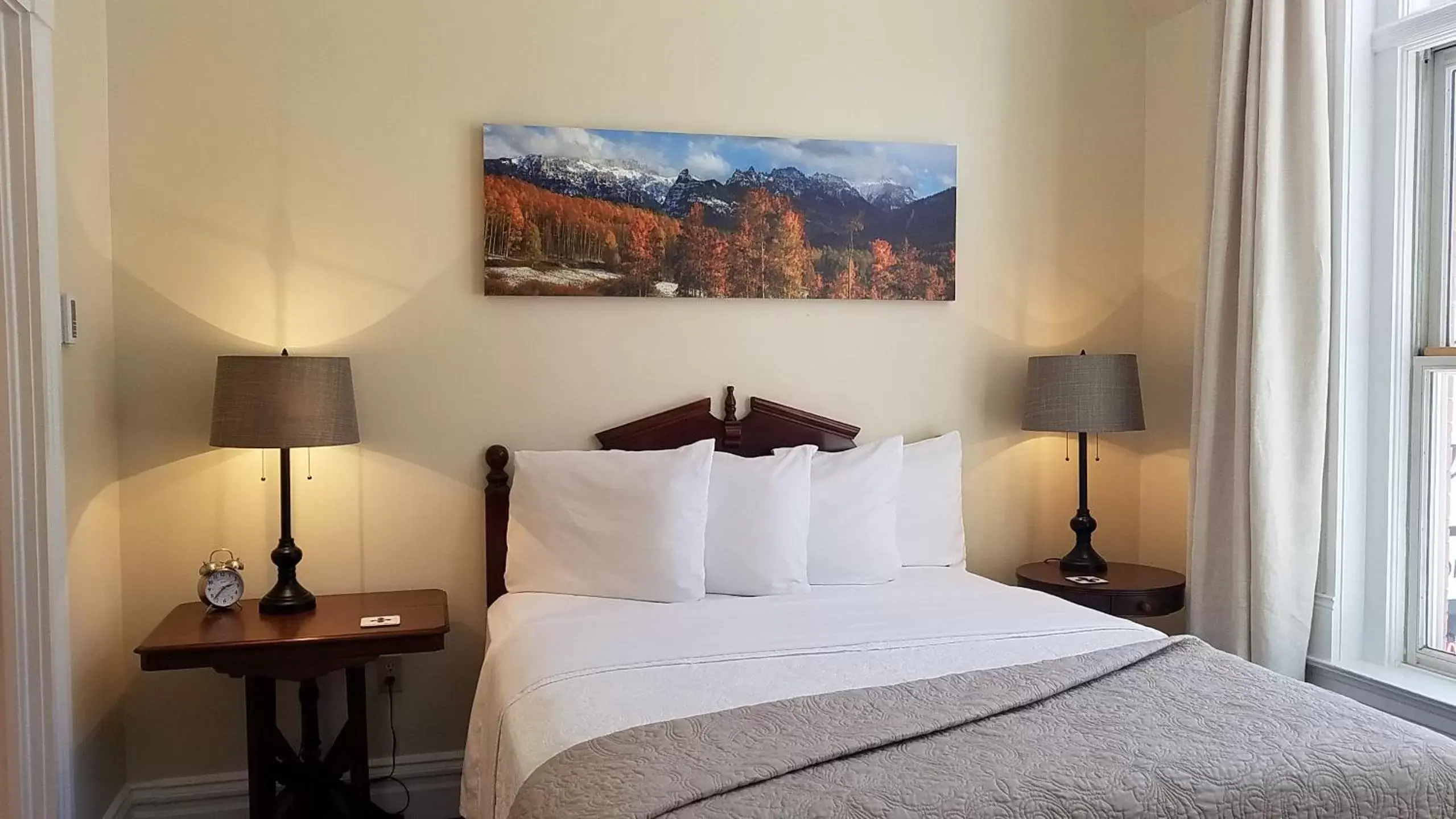 Bedroom, Bed in Hotel Ouray - for 12 years old and over