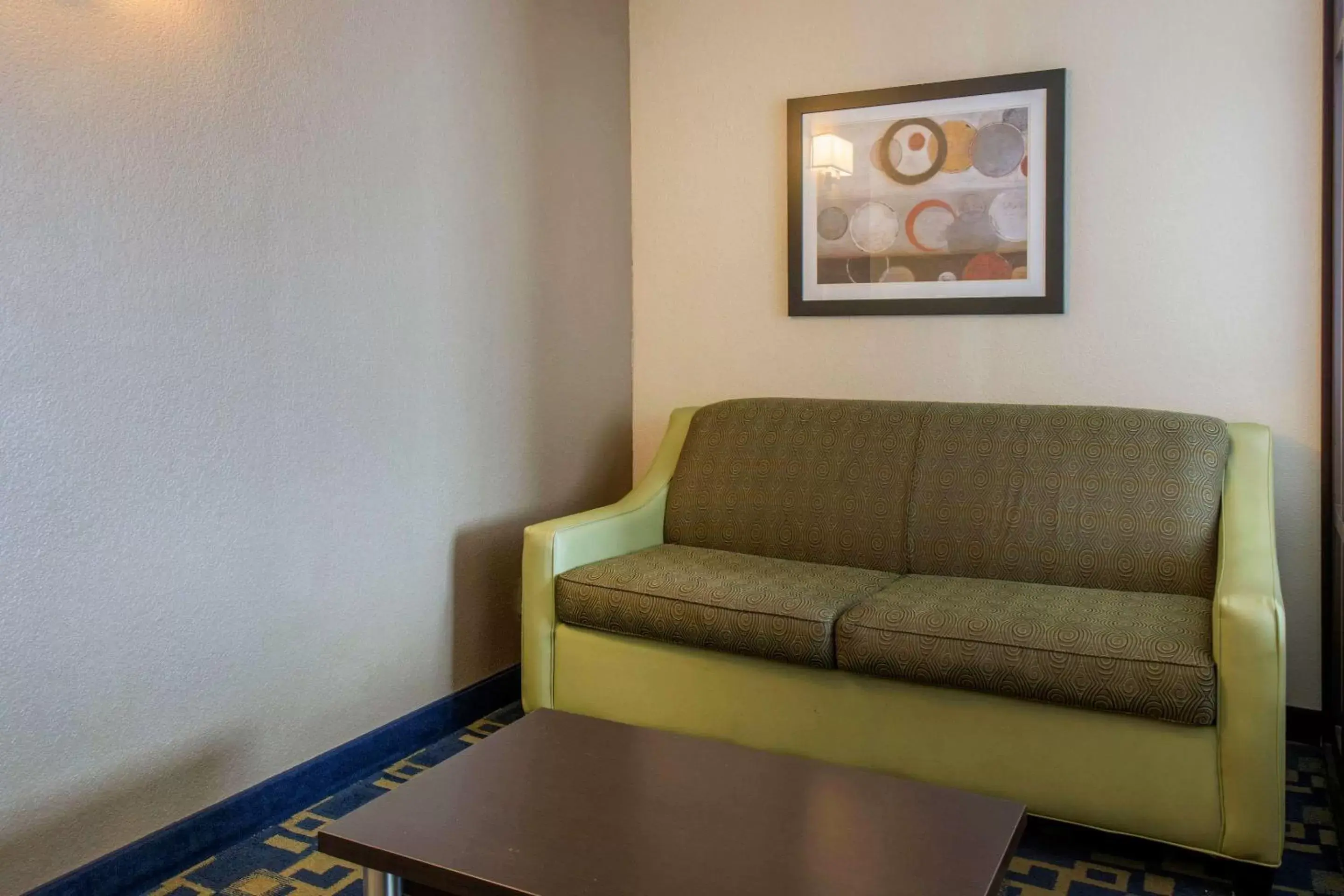 Photo of the whole room, Seating Area in Comfort Inn & Suites Near Universal Orlando Resort-Convention Ctr