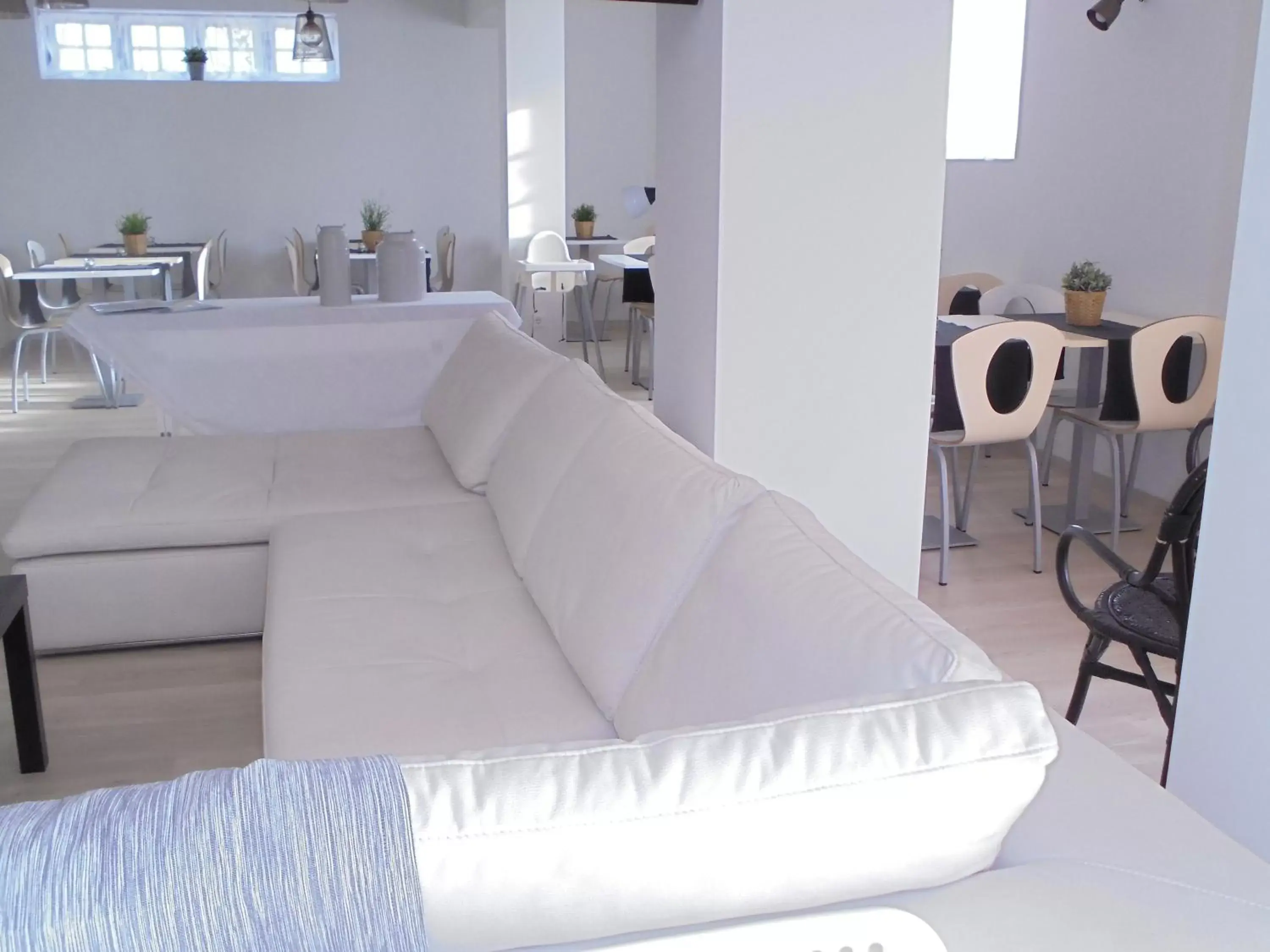 Buffet breakfast, Seating Area in Beach House Outeirinho