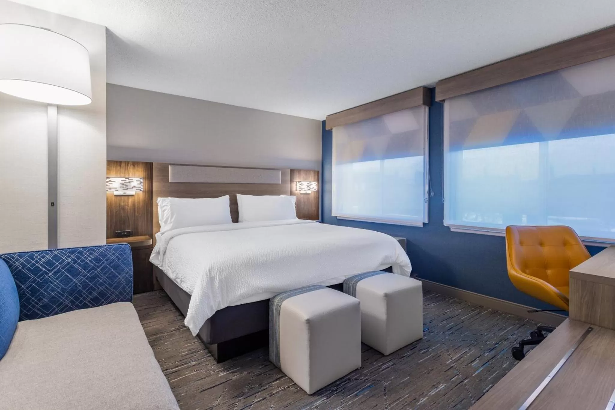 Photo of the whole room, Bed in Holiday Inn Express Hotel & Suites-St. Paul by IHG