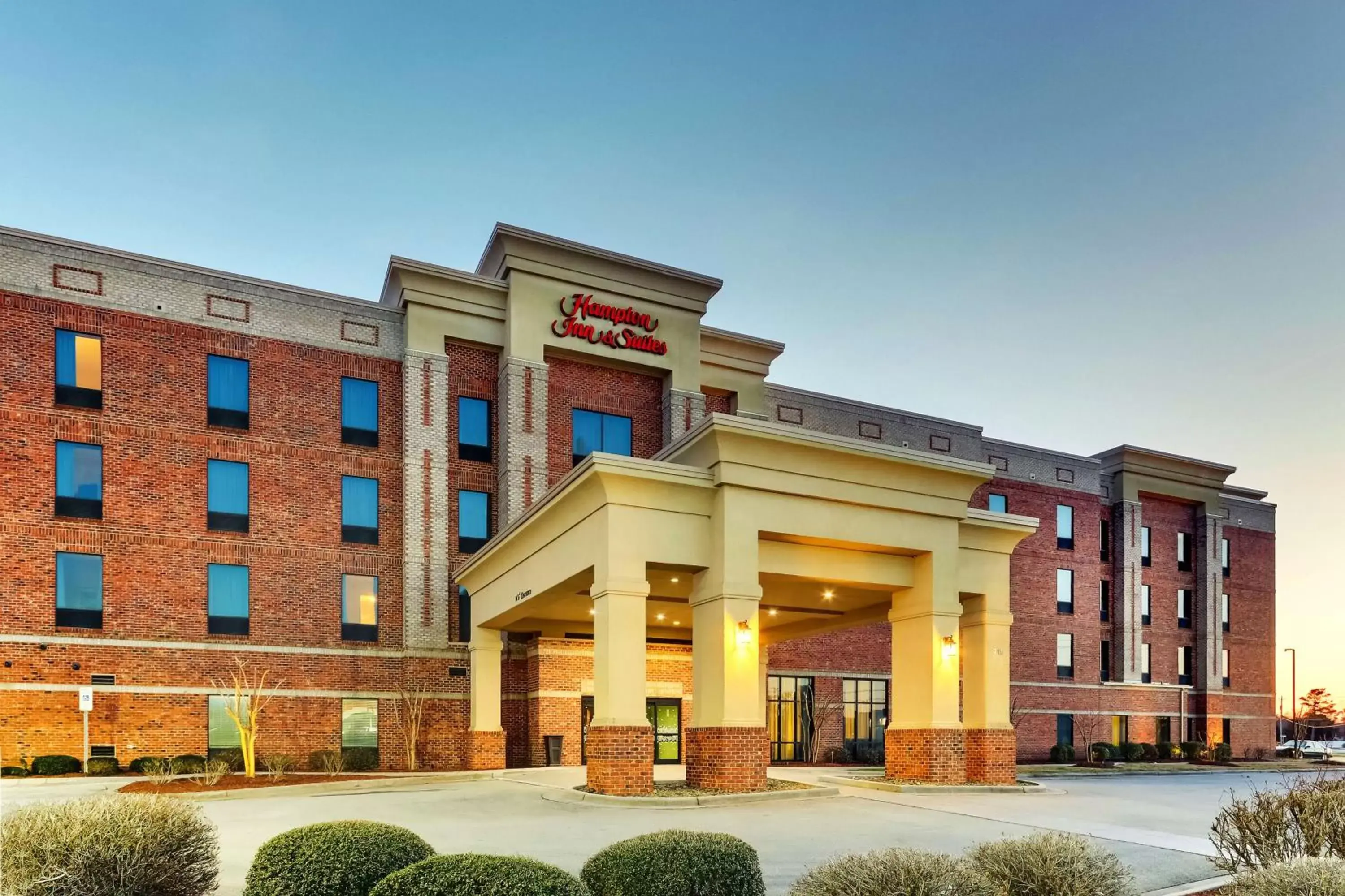 Property building in Hampton Inn and Suites Swansboro Near Camp Lejeune Property building in Hampton Inn and Suites Swansboro Near Camp Lejeune