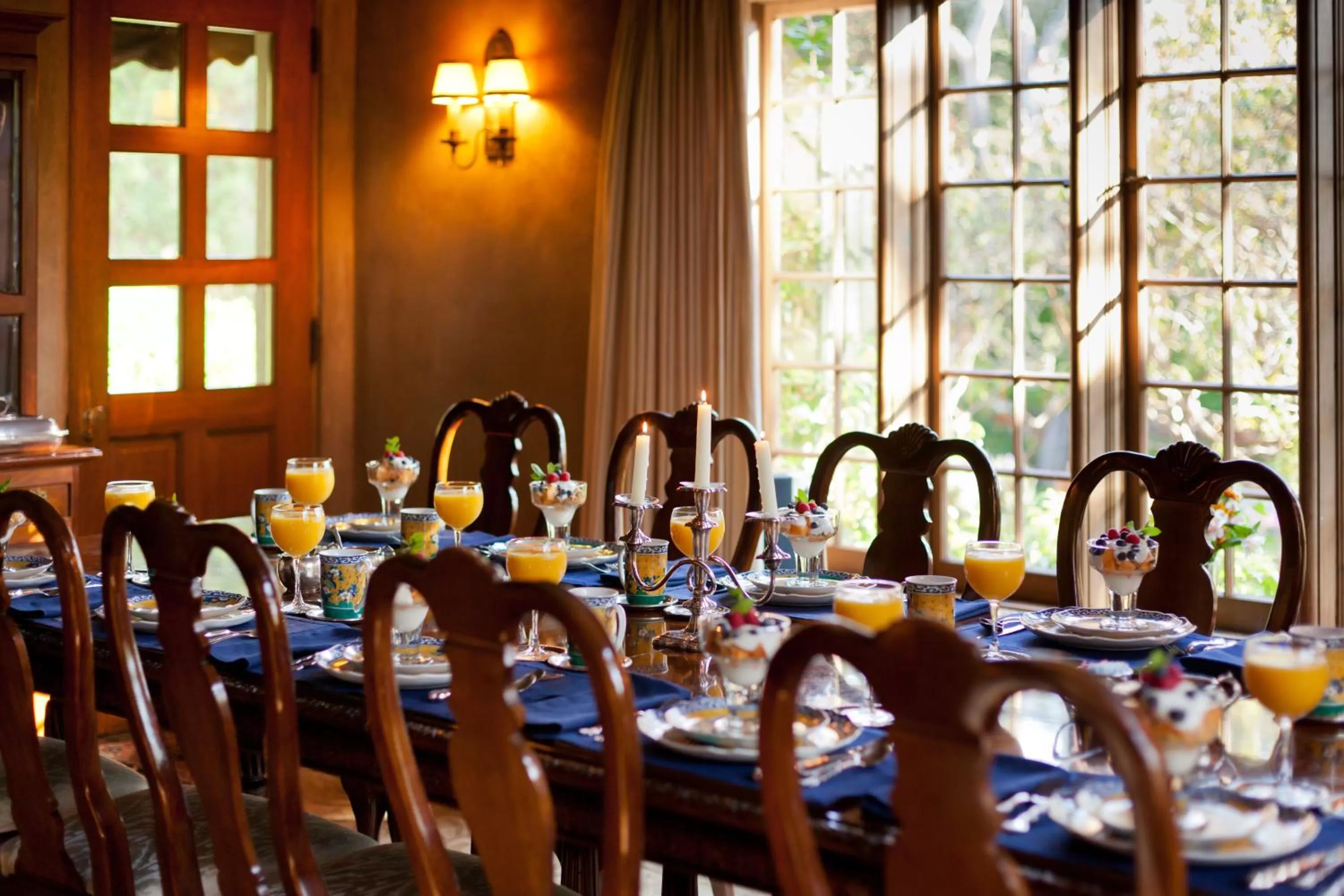 Dining area in Old Monterey Inn