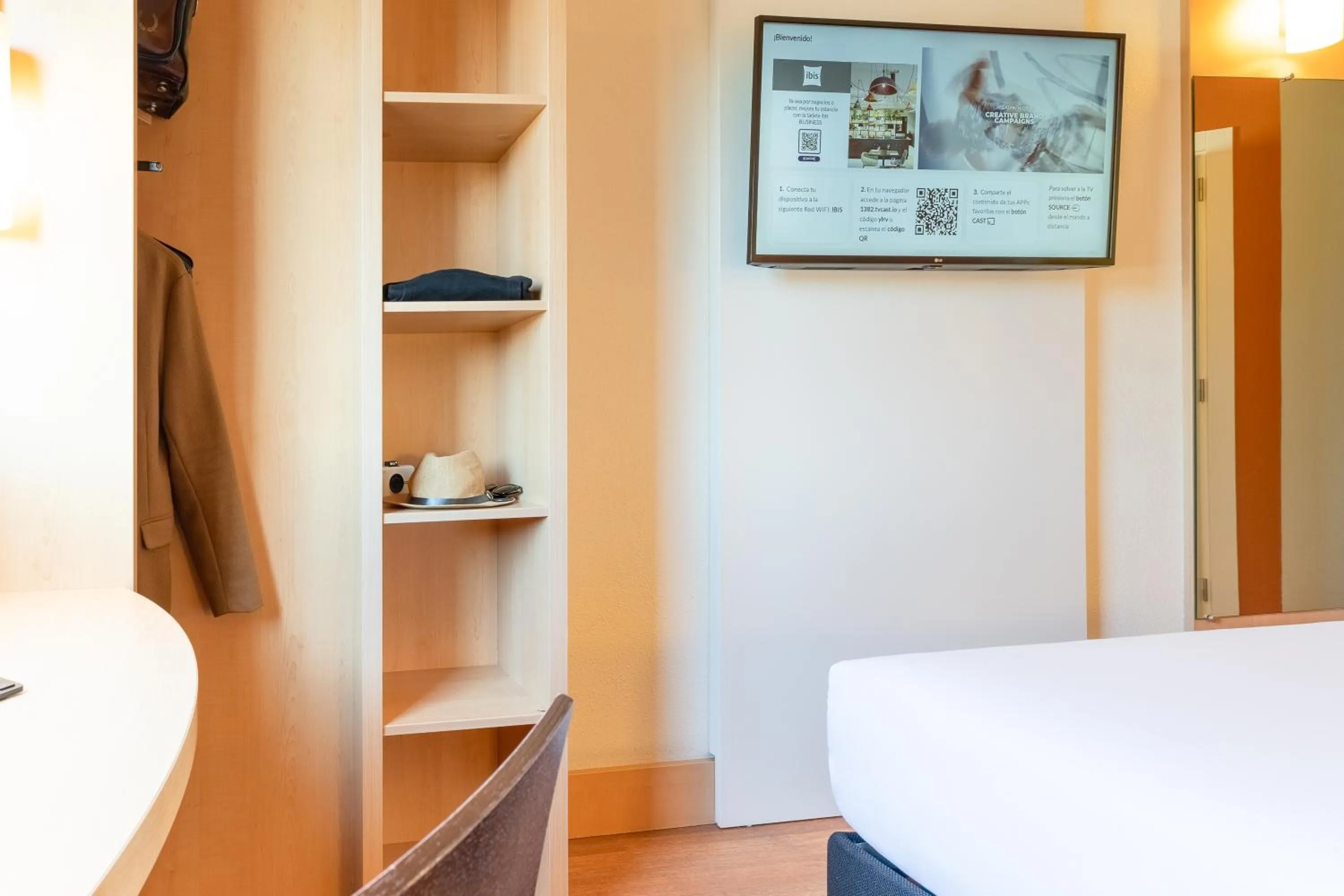 Bed in Ibis Madrid Calle Alcalá